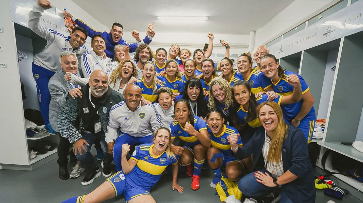 El cuerpo de trabajo completo de la delegación que estuvo en Ecuador por la Copa Libertadores femenina 2022 (Foto: Prensa Boca)