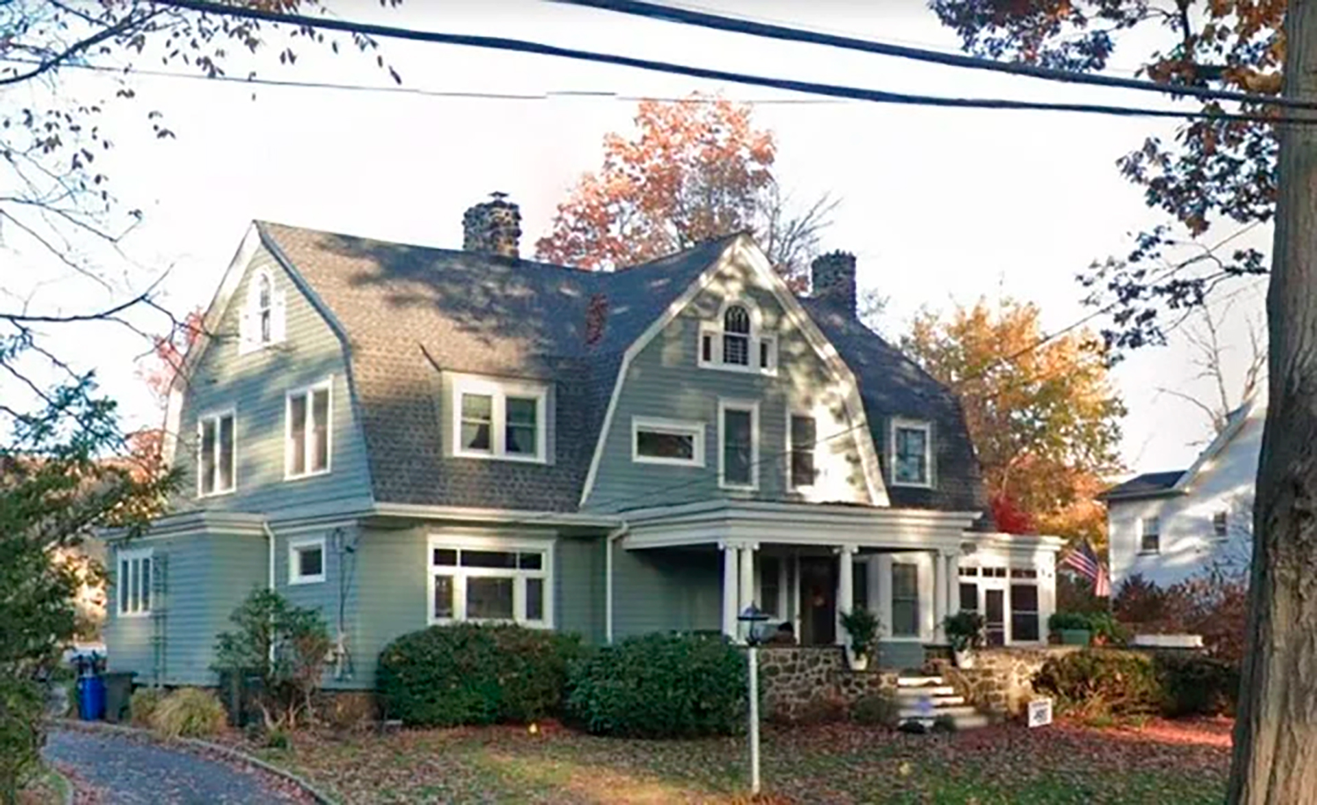 “Bienvenidos mis amigos, bienvenidos. Que comience la fiesta”, terminaba la carta y, debajo estaba la firma, con la misma letra manuscrita del sobre: “El Vigilante”