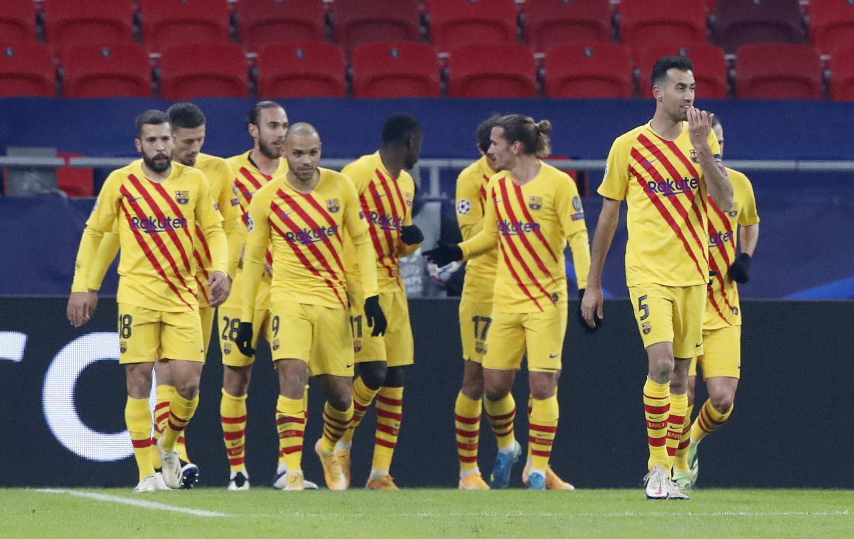 Barcelona encamina la venta de un delantero tras la llegada de Depay y Agüero (Reuters)