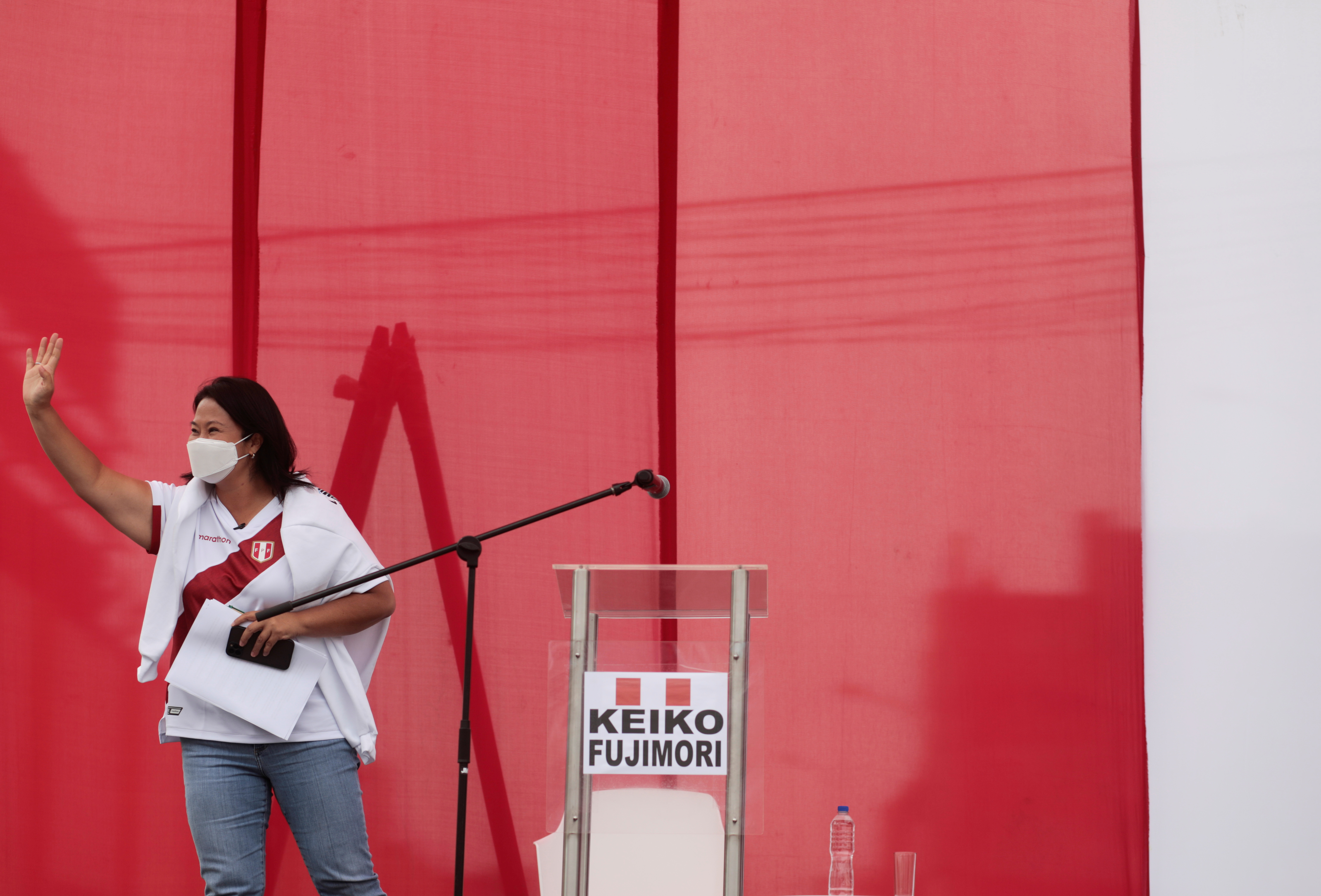 Keiko Fujimori, en un evento con sus seguidores del sábado (Reuters)