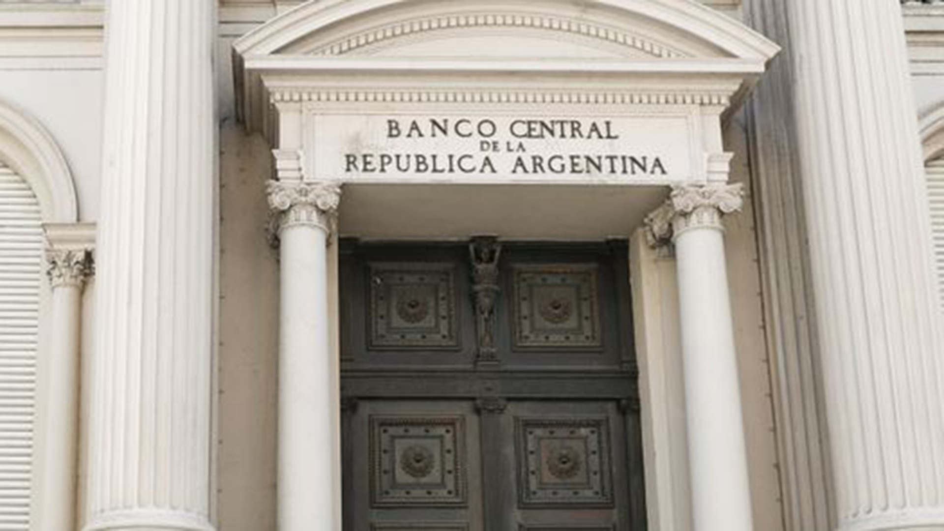 El 15 de septiembre pasado el Banco Central endureció los controles de cambio. Impide que beneficiarios de planes sociales accedan a ahorrar en dólares