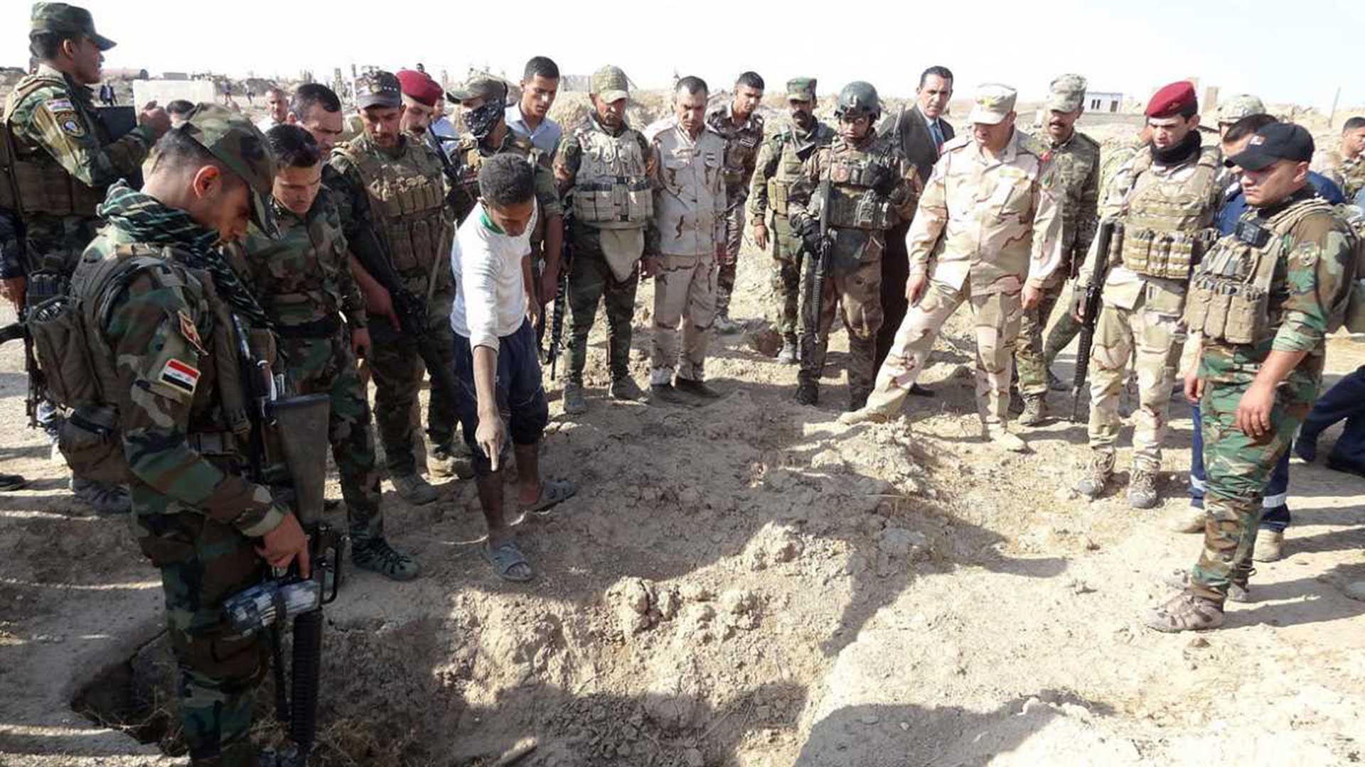 Imagen de archivo: Una fosa común realizada por ISIS descubierta en Irak (AFP)