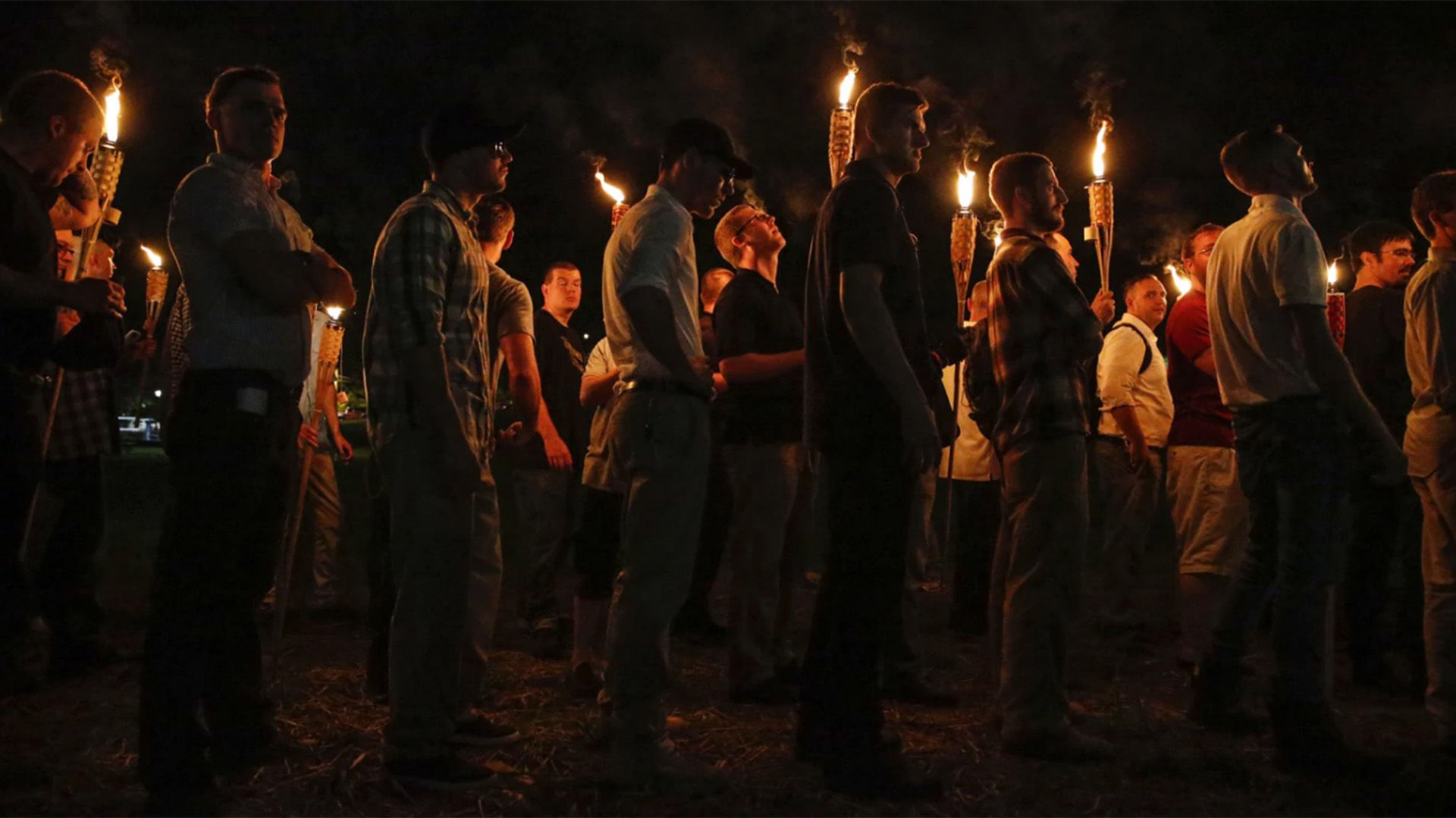 Supremacistas blancos en la manifestación en Charlottesville de 2017 (Archivo)