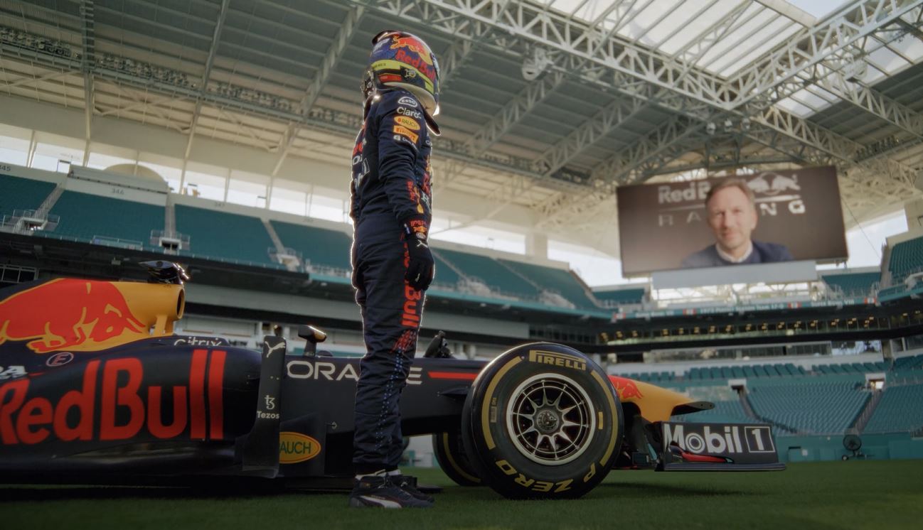 Checo Perez made his debut as an actor at Red Bull with a spectacular short film before the Miami GP (Photo: YouTube/Oracle Red Bull Racing)