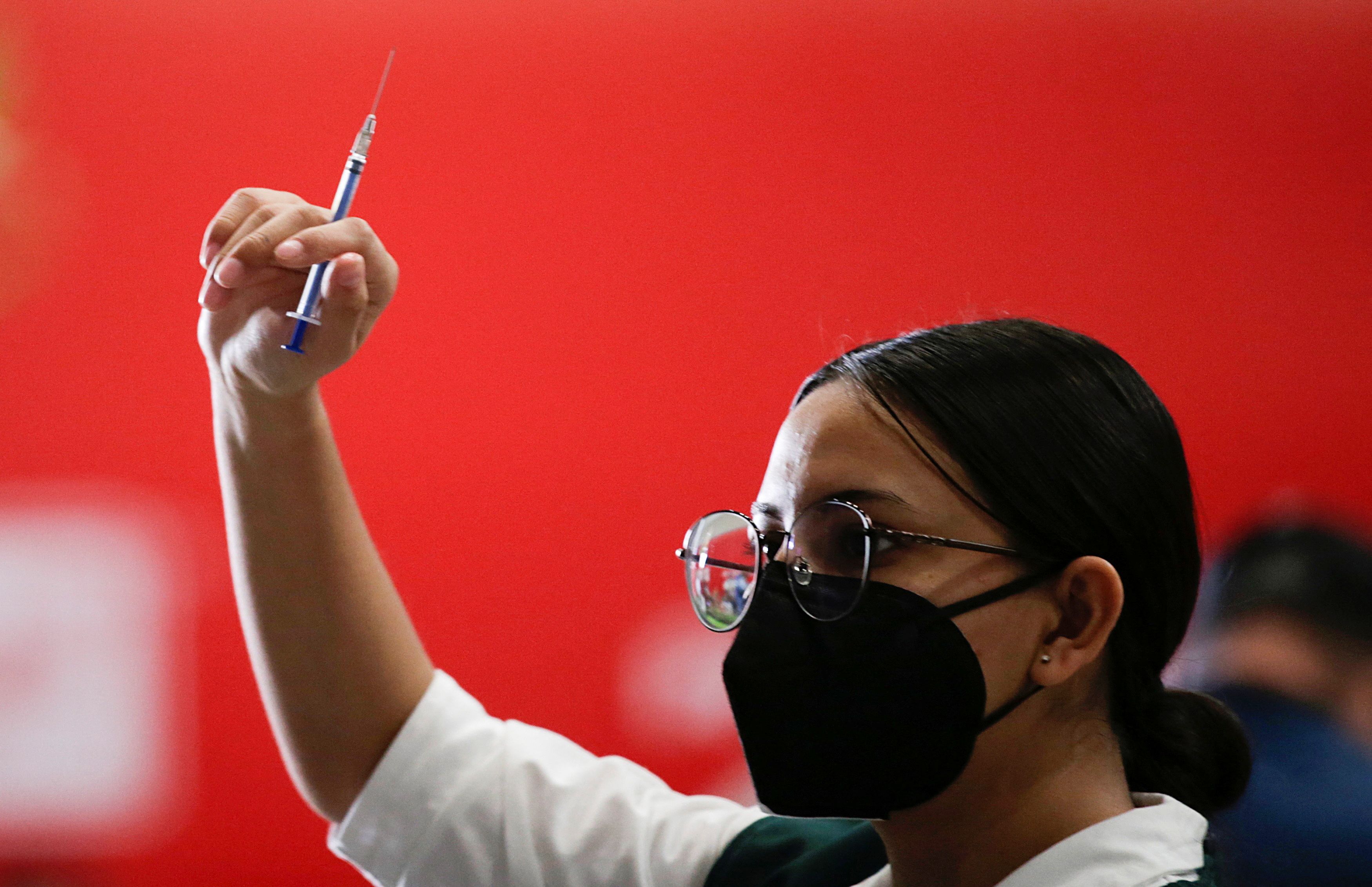 Se han aplicado en total 156 millones 419 mil 272 vacunas contra COVID-19 en las 32 entidades federativas (REUTERS/Daniel Becerril)