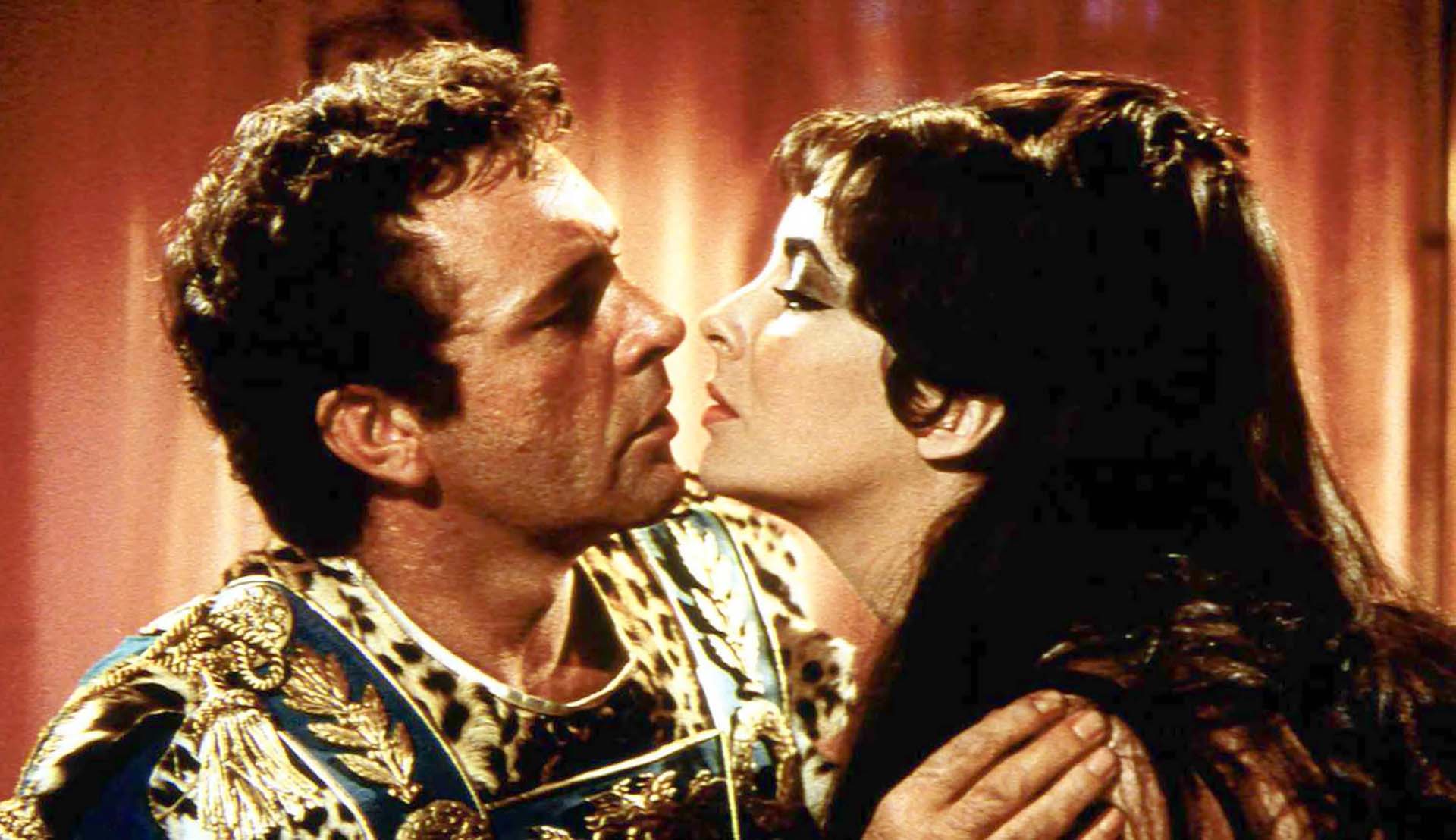 Escena de Cleopatra (1962) el filme que se convirtió en un clásico y a la postre en un matrimonio polémico. (Foto: Shutterstock)