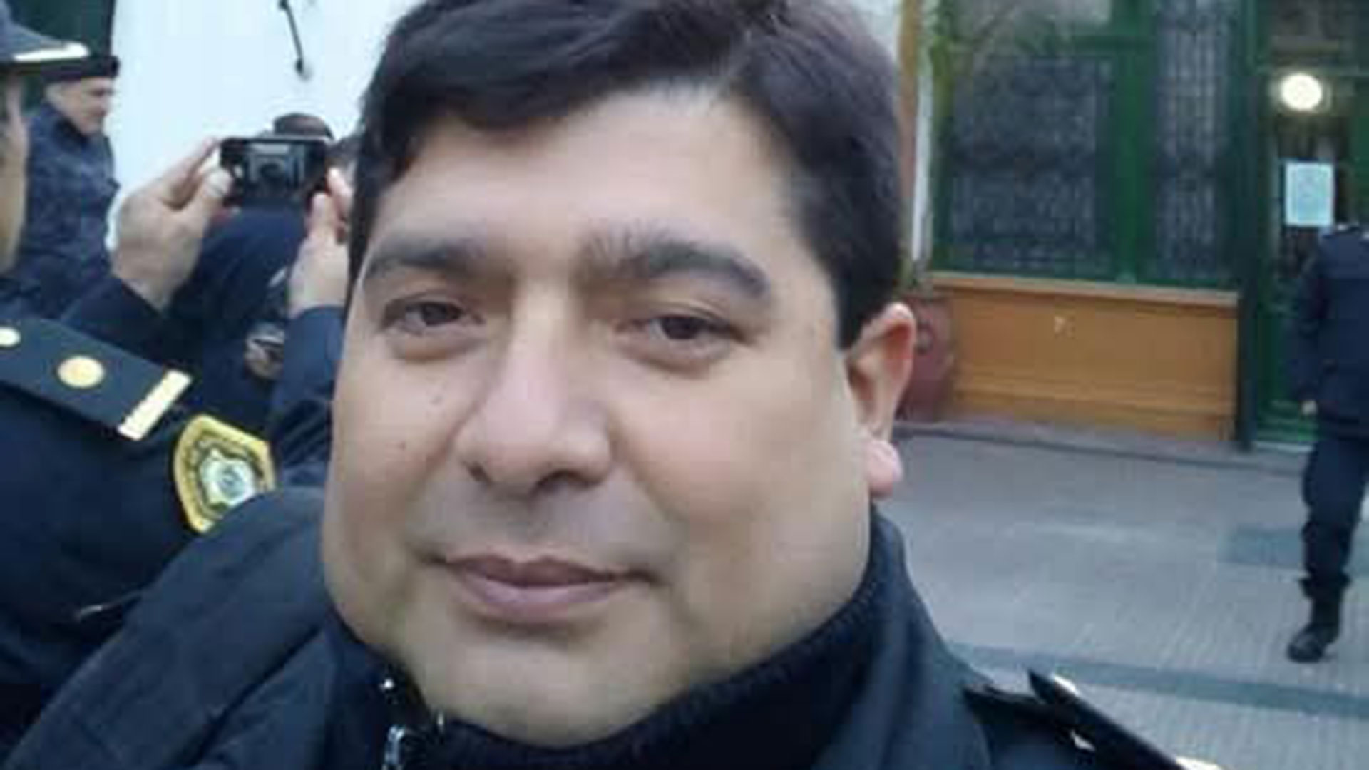 El momento en que el sospechoso del crimen del comisario en La Matanza lleg&oacute; herido al hospital: minti&oacute; sobre c&oacute;mo fue baleado