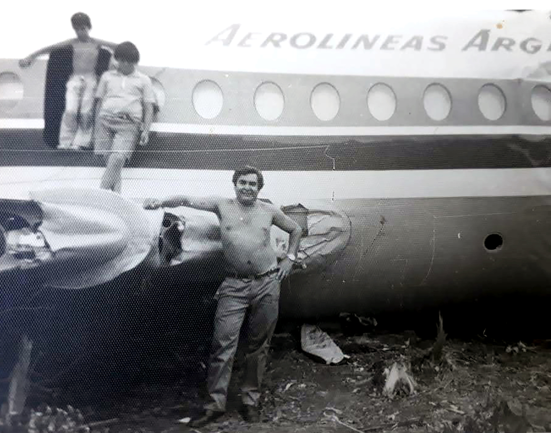 La tragedia de la que todos salieron caminando: el día que un avión de Aerolíneas Argentinas se estrelló en un monte de eucaliptos