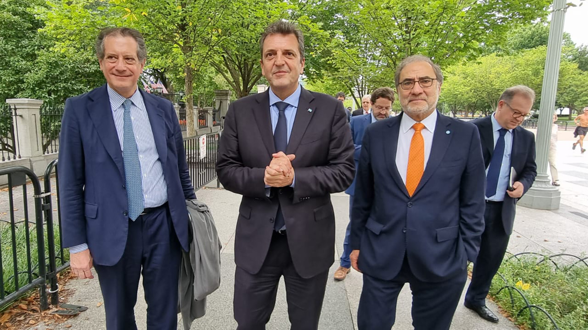 El presidente del Banco Central Miguel Pesce y el ministro de Economía Sergio Massa, durante la gira en Washington