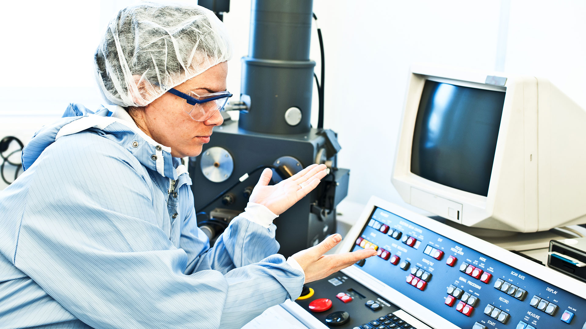 La investigación detectó quince sitios donde se usaron productos químicos para limpiar componentes electrónicos y chips de computadora (iStock)