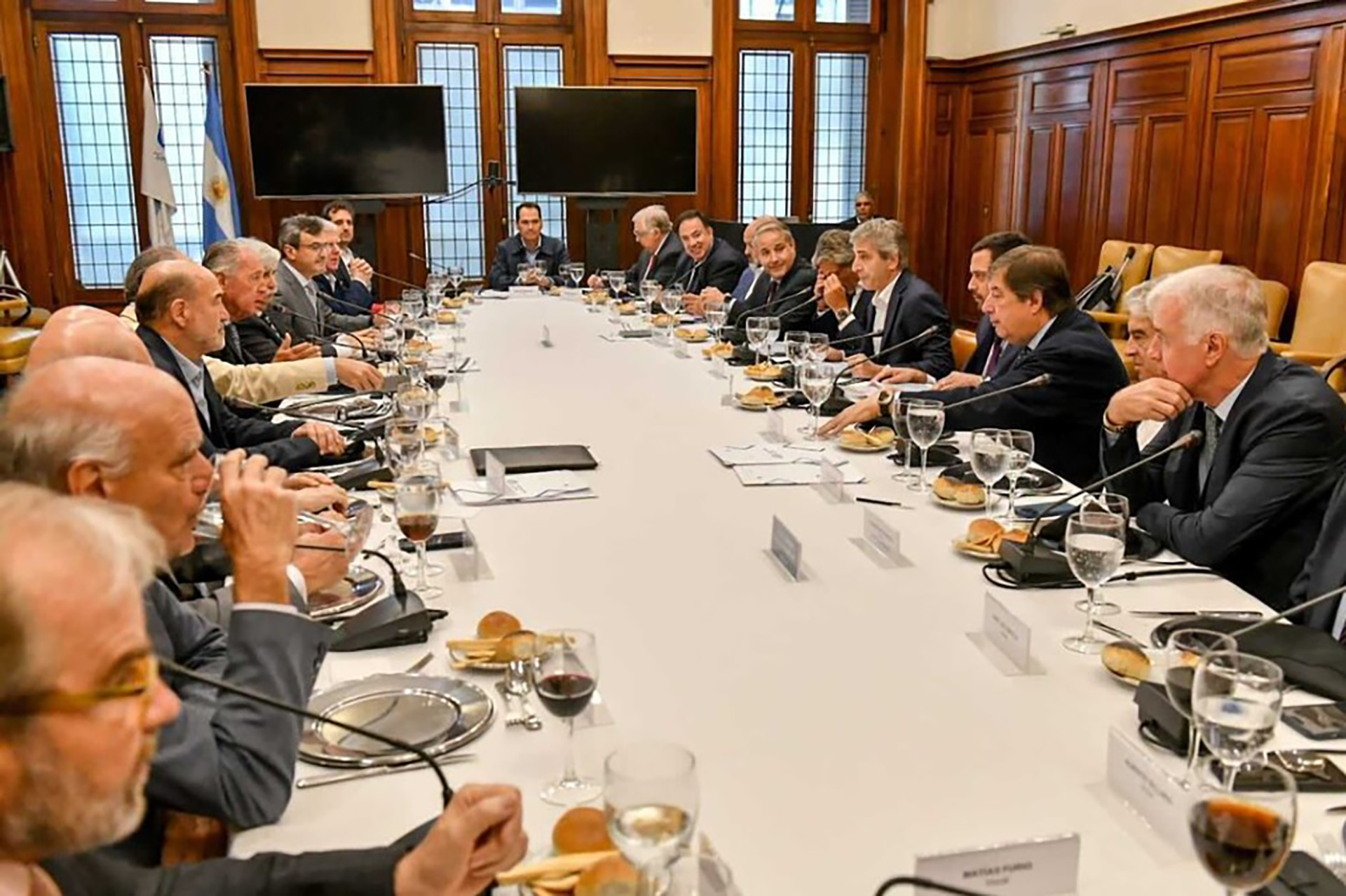 Cumbre en Casa Rosada: Bullrich y Santiago Caputo encabezaron una reunión para coordinar el operativo de seguridad por la marcha de mañana