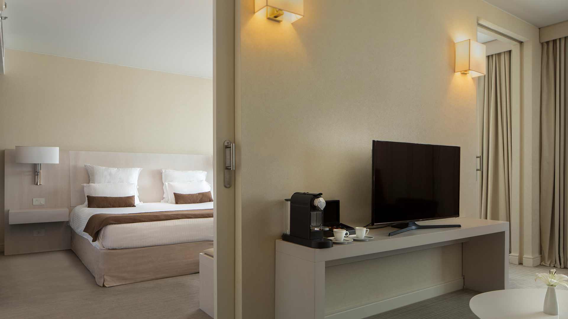 Habitaciones amplias con vistas a la terraza, variedad gastronómica y el spa más grande de la ciudad, parte de la propuesta del Hotel Pullman City Center Rosario. (Crédito: Prensa Pullman Rosario)