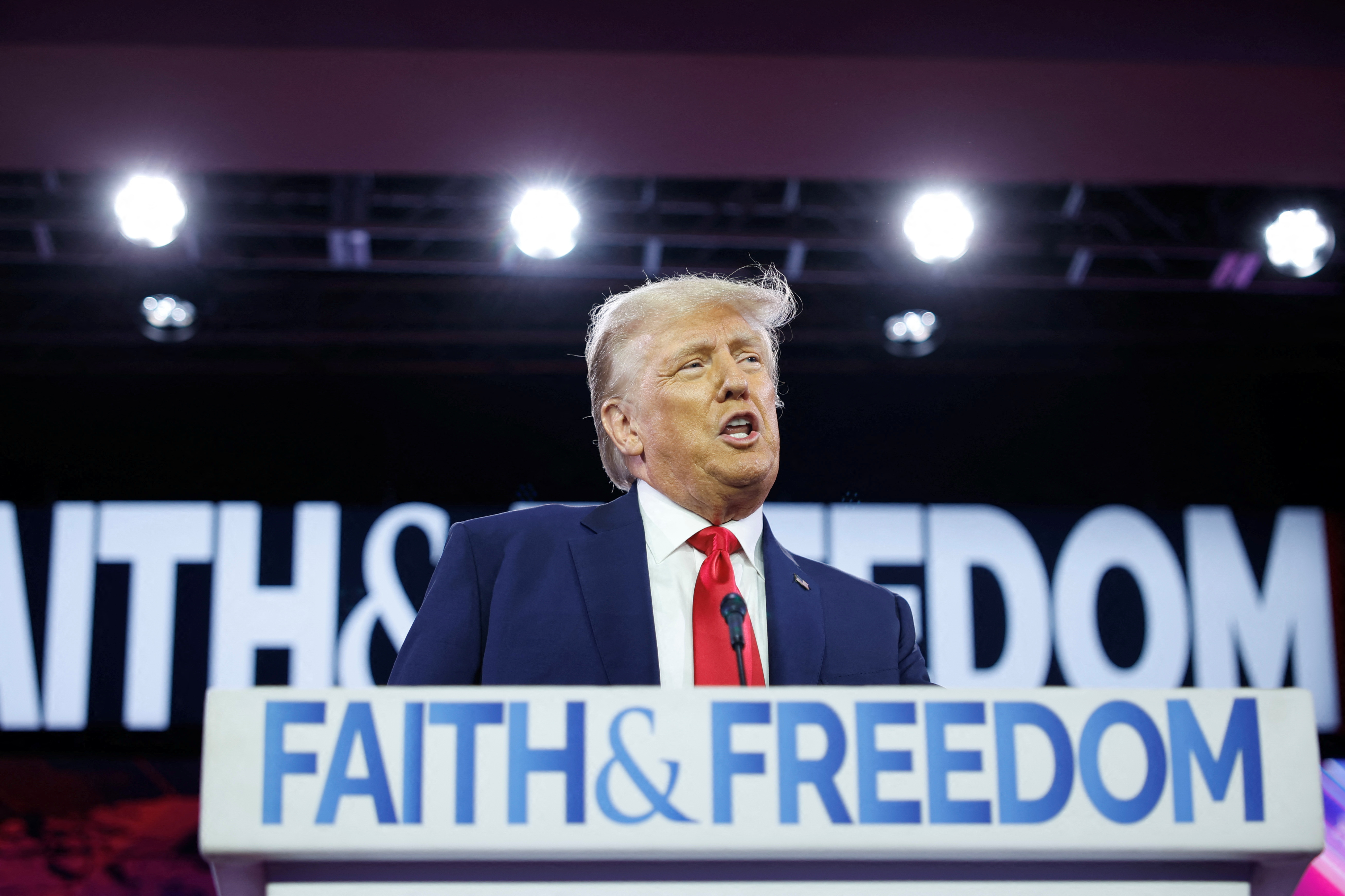 El ex presidente republicano (2017-2021) volvió a insistir en su visión de que el Gobierno de Biden está llevando a cabo una “cacería de brujas” en su contra con procesos judiciales que pretenden “interferir” en las elecciones presidenciales que se celebrarán el año que viene. (REUTERS)