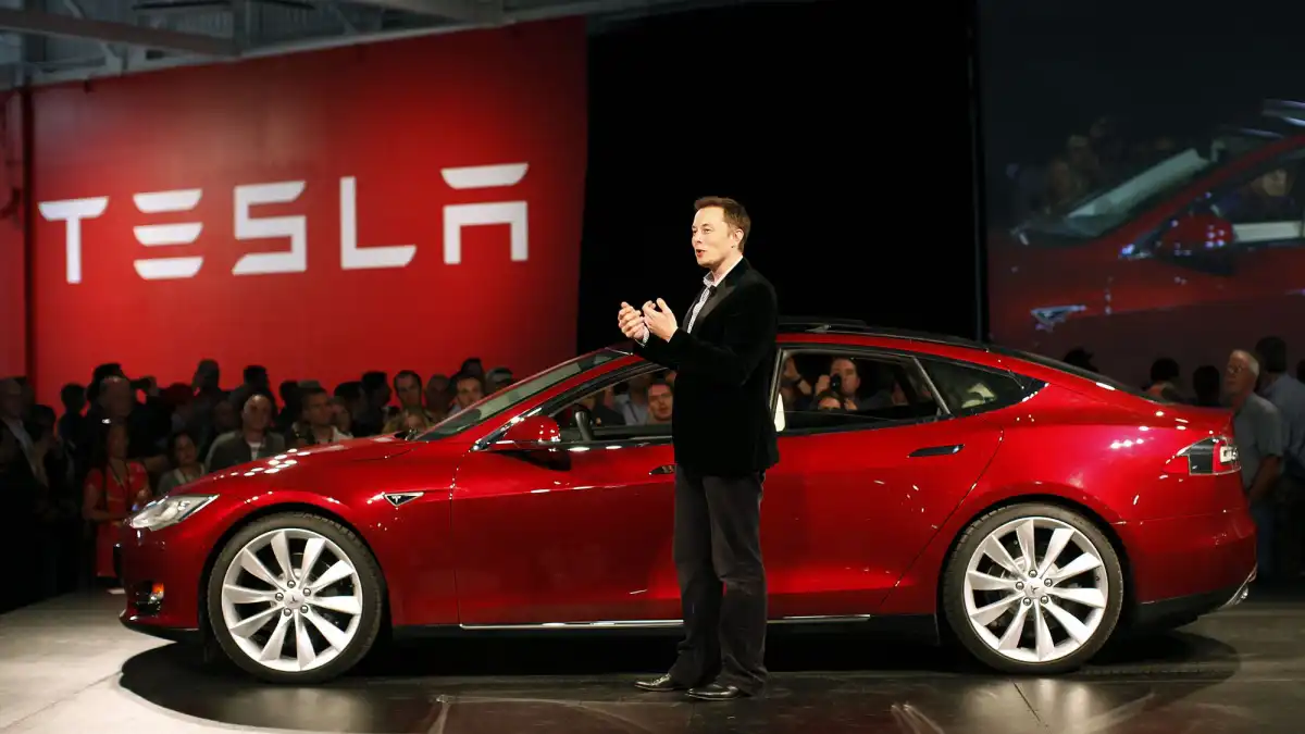 Elon Musk en la presentación del Tesla Model 3. (foto: Business Insider)