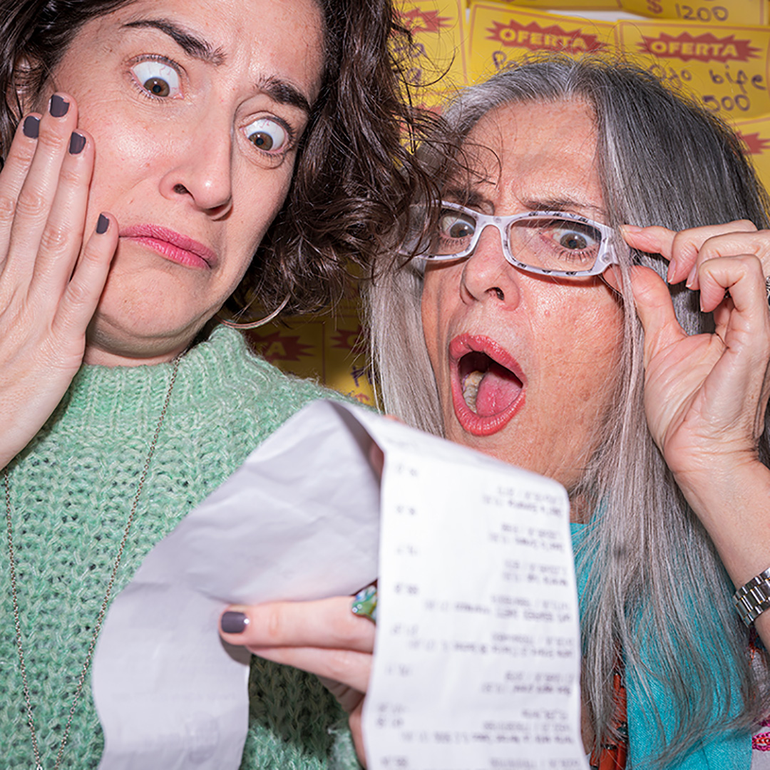 Amigas de Irina espantadas con un ticket de compra de supermercado (Foto Irina Werning)