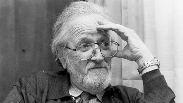 José Donoso. Imagen tomada de: ABC Cultural.