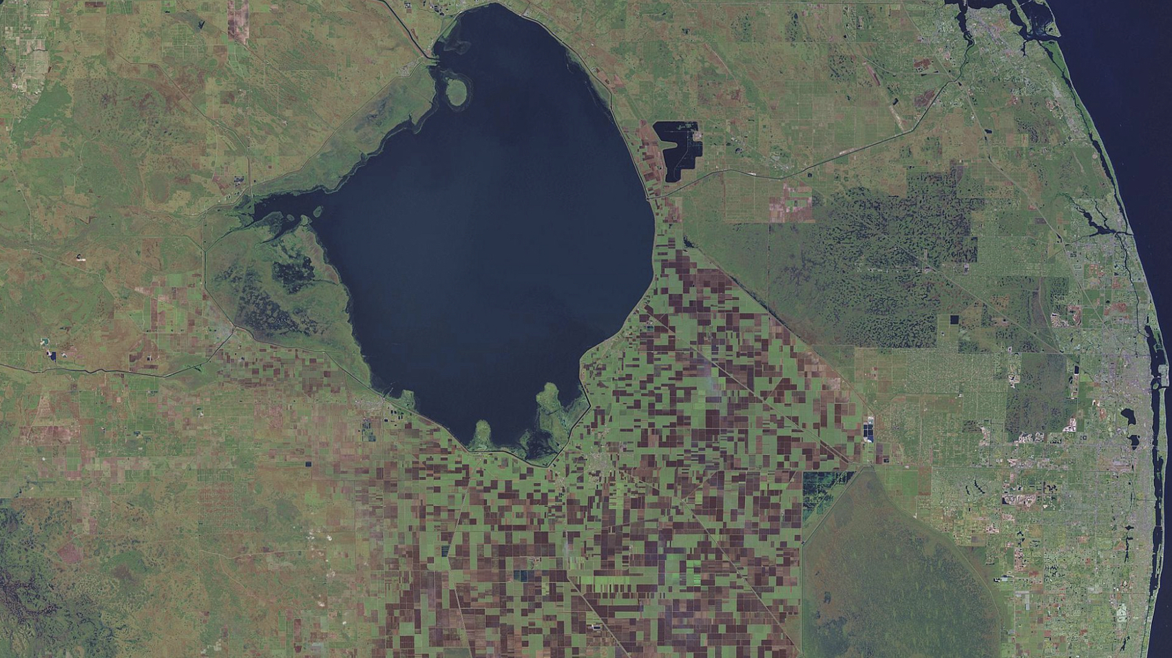 El Lago Okeechobee, el más grande de la Florida, visto desde el espacio. Los Mayaimi habitaron la zona alrededor del lago. (Public Domain)