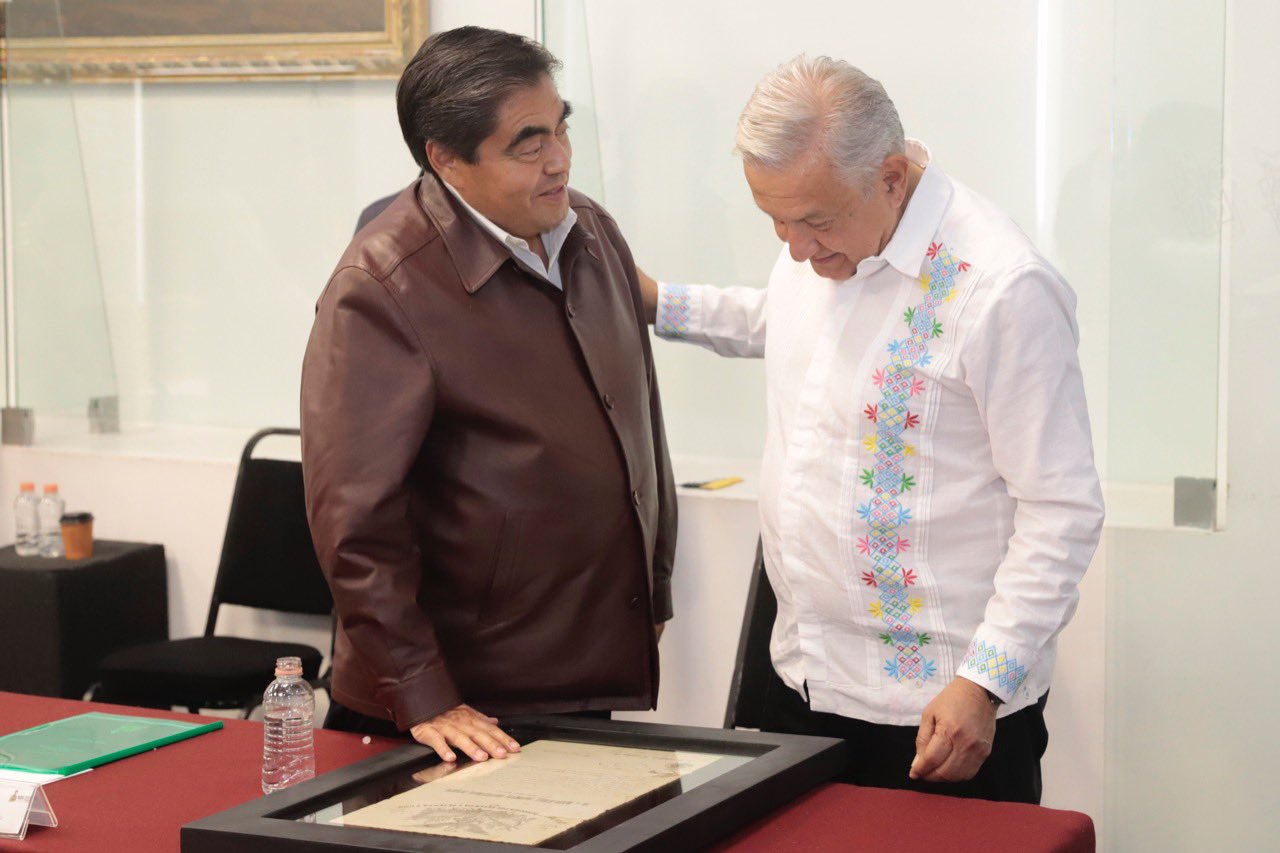 AMLO afirmó que el Gobierno Federal está en colaboración con el Gobierno de Puebla para resolver el caso. Foto: Twitter/@MBarbosaMX