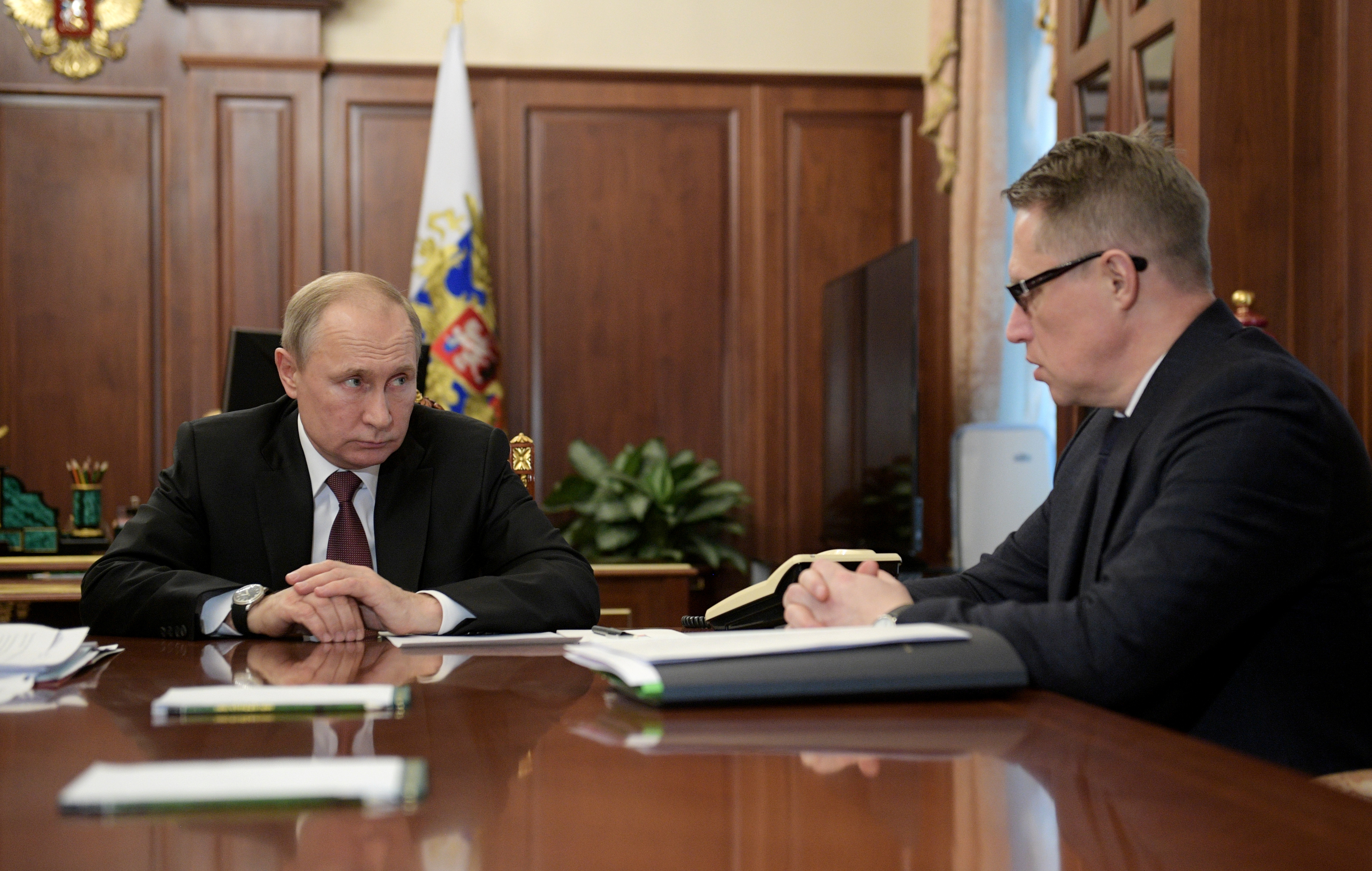 Vladimir Putin junto a Mikhail Murashko (REUTERS)