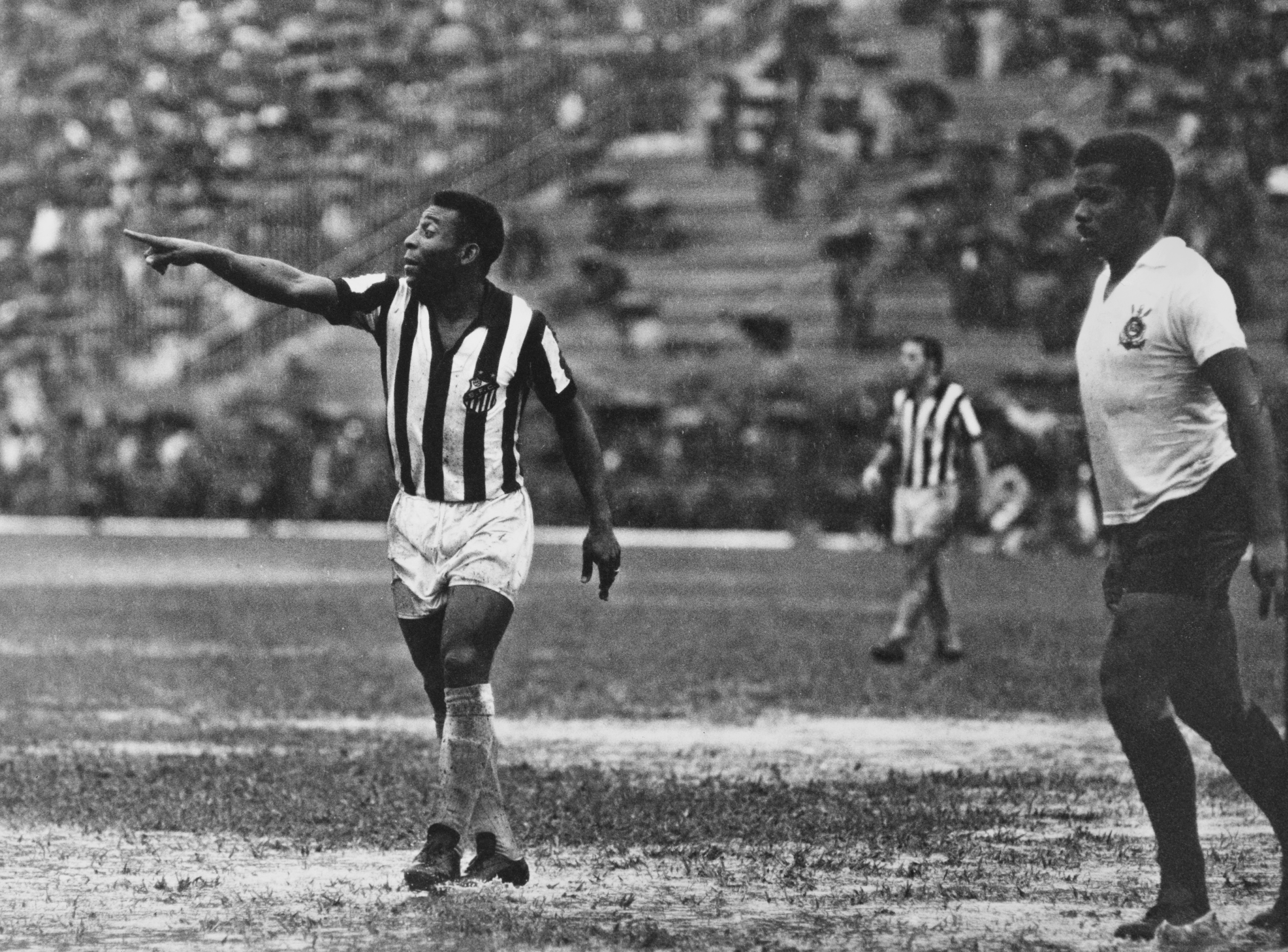 Pelé hizo toda su carrera profesional en Santos, donde ganó dos Copas Libertadores 
