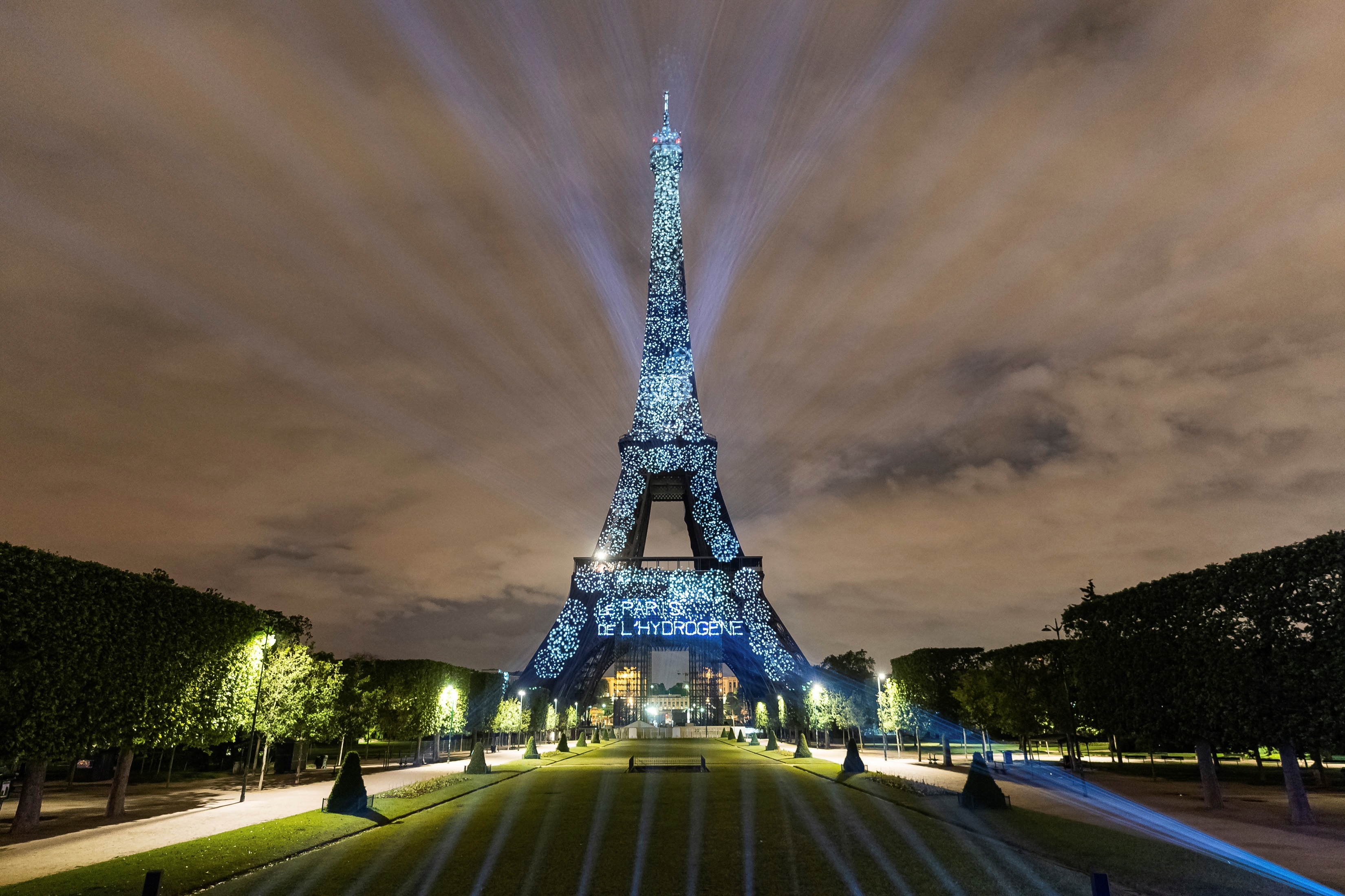 La Torre Eiffel, iluminada con hidrógeno renovable - Infobae