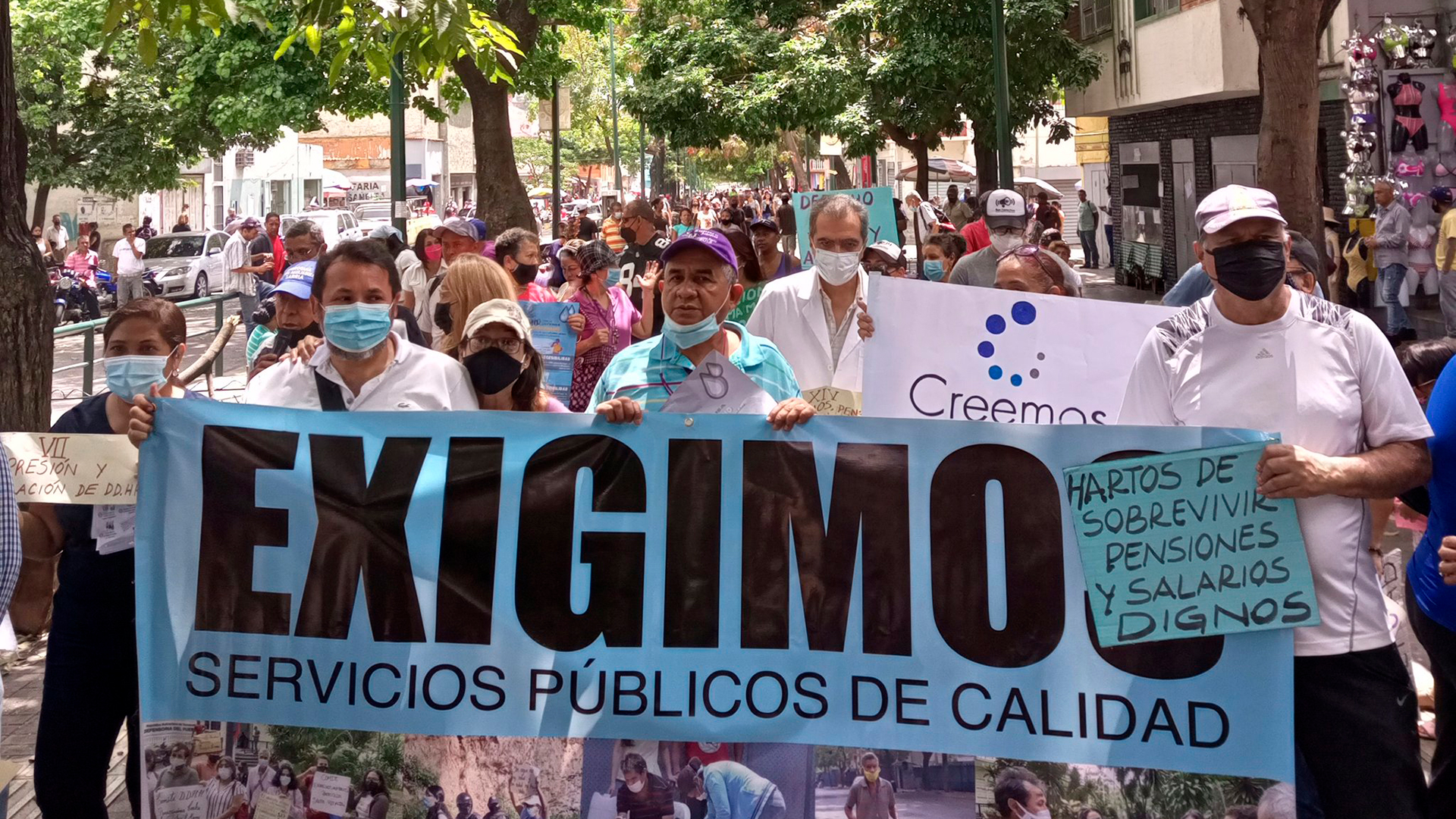 “Viacrucis de los servicios públicos”: la creativa protesta de activistas venezolanos para alertar sobre la agudización de la crisis en el país