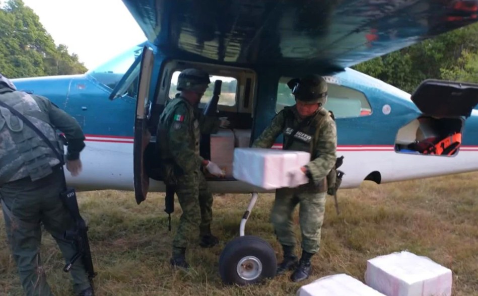 Hace dos semanas fue interceptada una avioneta con 400 kg de cocaína, también en Oaxaca (Foto: Sedena)