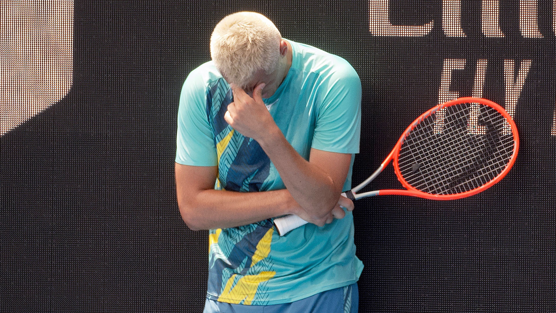 El tenista local perdió y quedó afuera del Australian Open (EFE/EPA/LUIS ASCUI)
