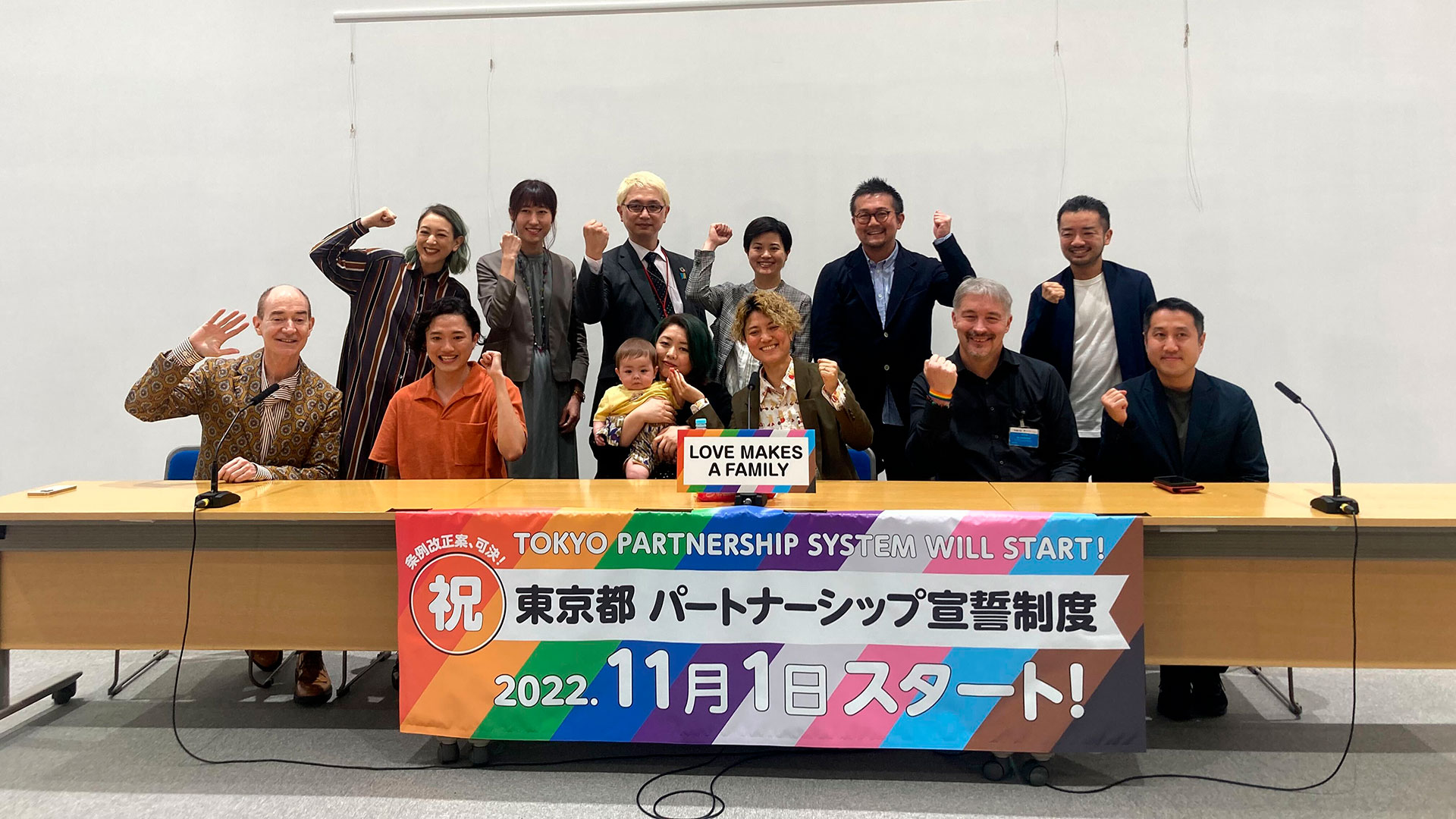Activistas LGBT+ en Tokio tras conferencia de prensa celebrando la aprobación de la unión civil entre personas del mismo sexo (Washington Post photo by Julia Mio Inuma)