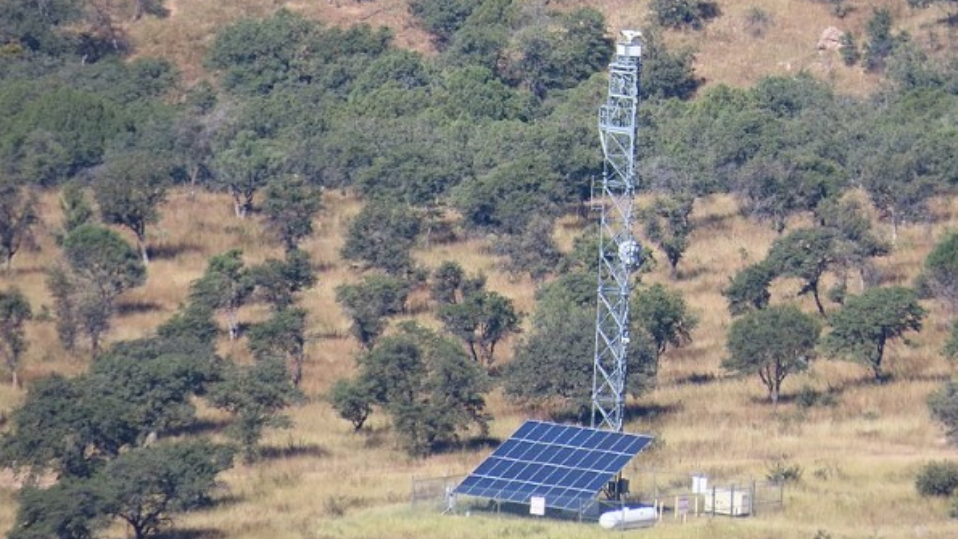 La Torre Fija Integrada es capaz de detectar a una persona a 12 kilómetros de distancia. (EFF)
