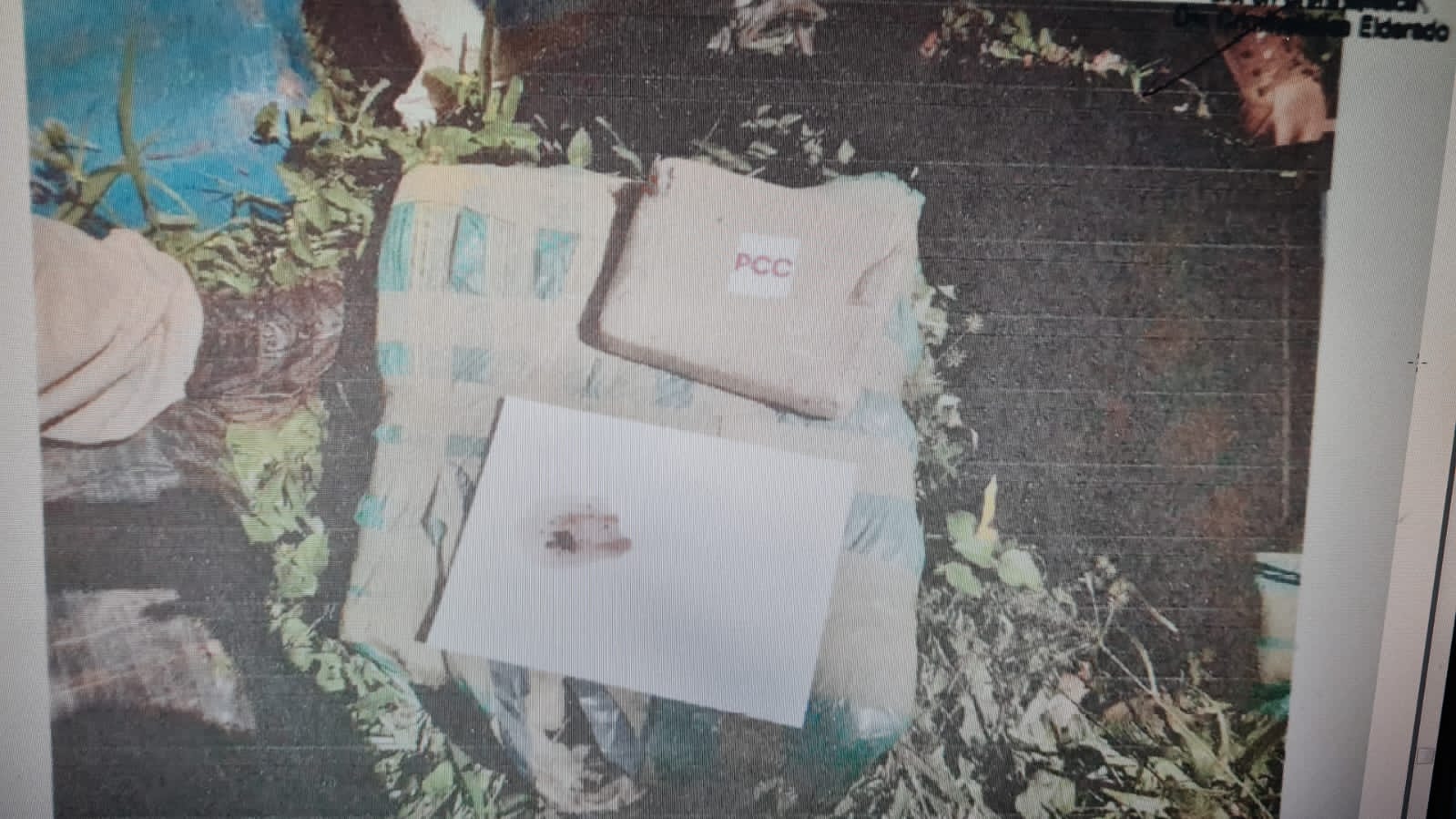 El sello del Primer Comando Capital hallado en uno de los procedimientos