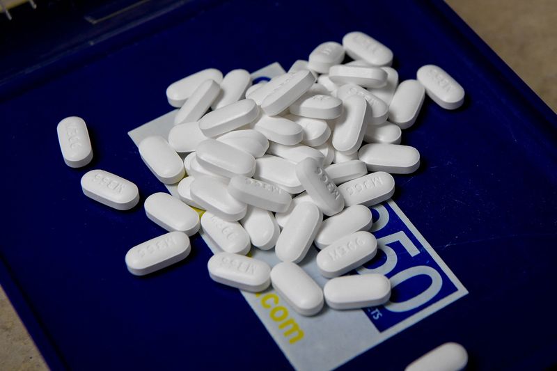 FOTO DE ARCHIVO: Tabletas del opioide Hydrocodone (REUTERS/Bryan Woolston)