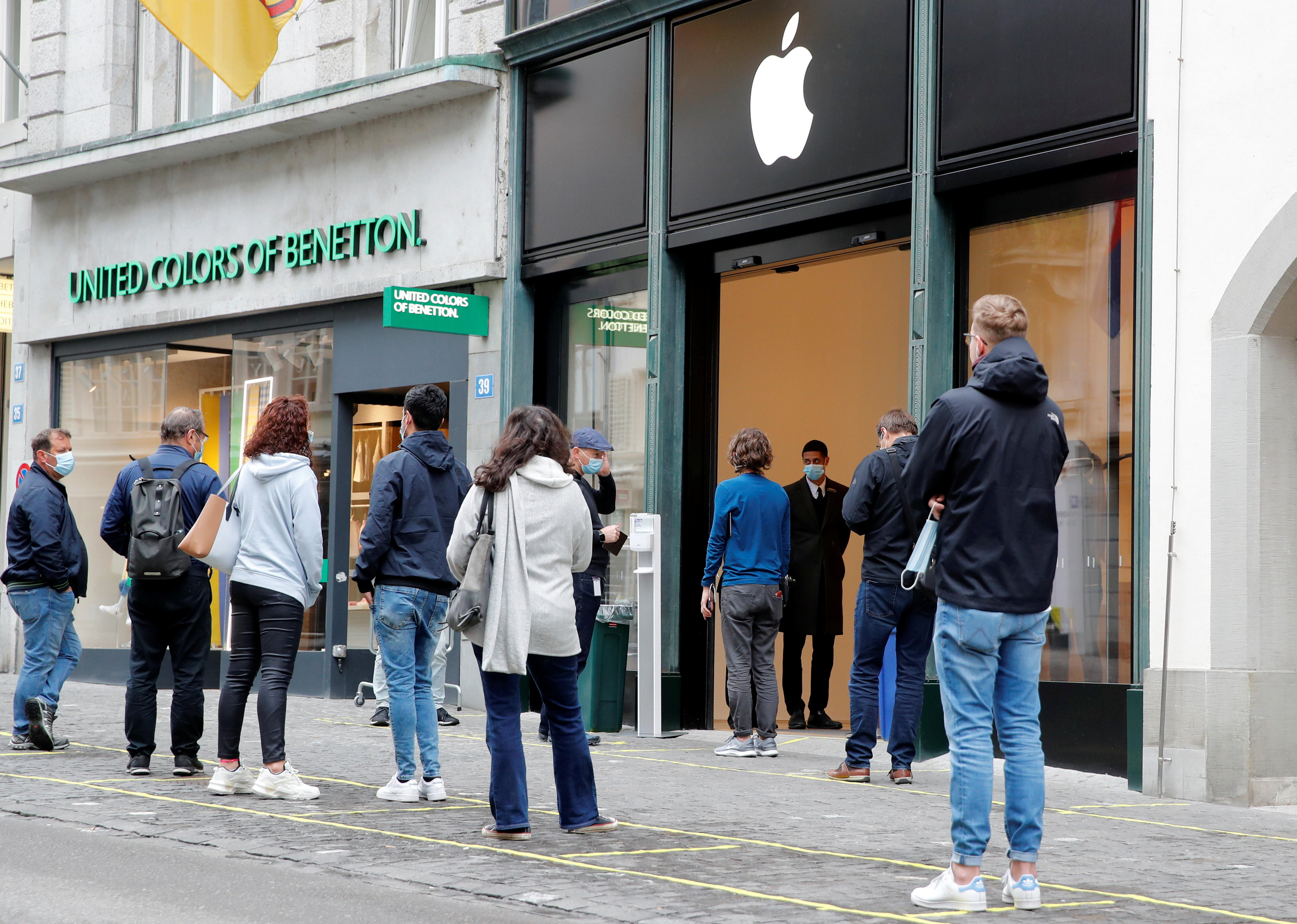 Apple explicó cómo volverán a abrir sus tiendas