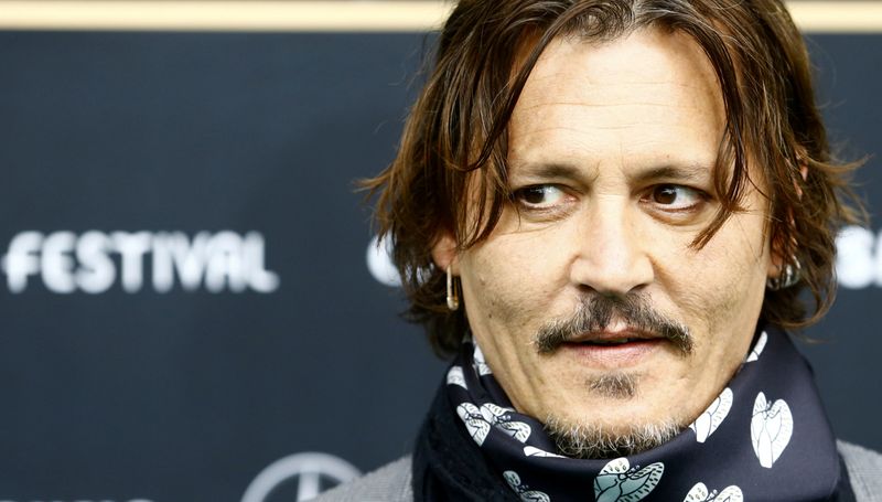 El actor Johnny Depp posa para la prensa antes de la proyección de un documental que produjo: "Crock of gold: A few rounds with Shane McGowan", en la 16ª edición del Festival de Cine de Zúrich, en Zúrich, Suiza, el 2 de octubre de 2020 (Reuters/ Arnd Wiegmann)