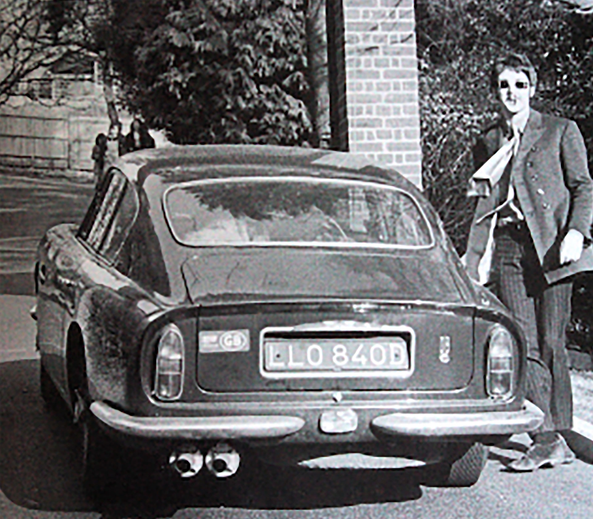 El Aston Martin que Paul le dejó a Kevin para ir a la casa de Lennon a charlar (Foto extraída del libro "Who's the redhead on the roof"))