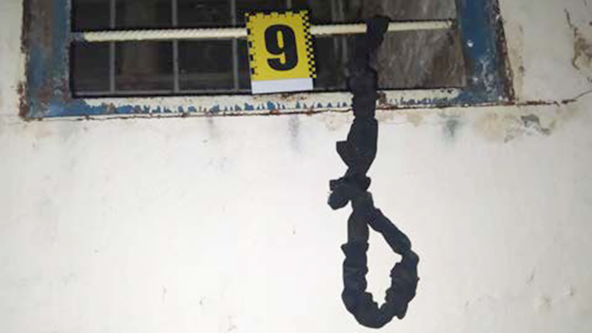 Cuerda encontrada en una cámara de tortura. Fotografía de la policía de Kherson.