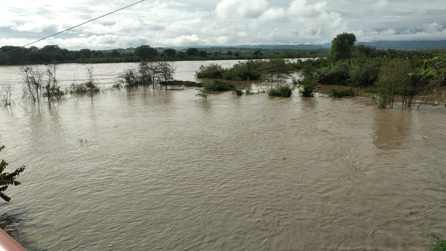 Zonas agrícolas ubicadas a la altura del Puente Francos, en San Jacinto, ya se han visto afectadas por el desborde del río.