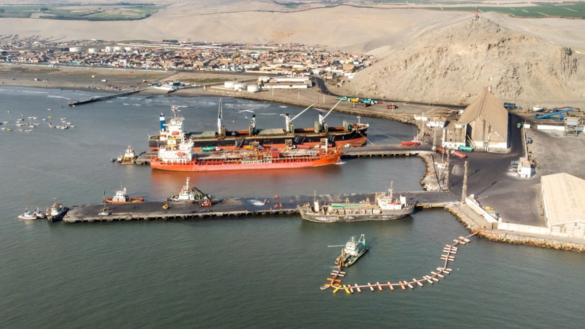 54 puertos permanecen cerrados debido a oleajes anómalos en el litoral peruano