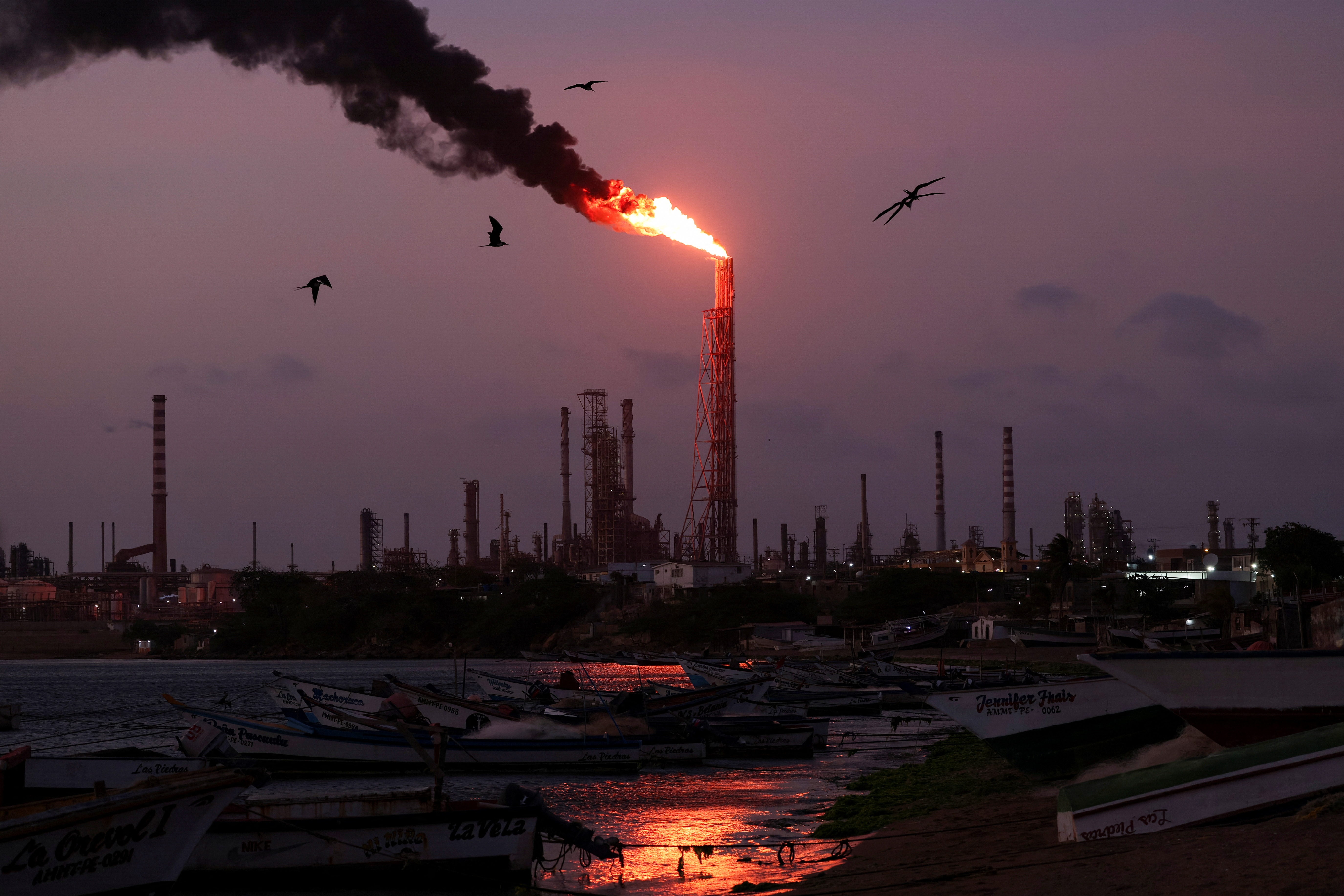 El precio del petr&oacute;leo sube tras los ataques hut&iacute;es contra Arabia Saudita y la incertidumbre en Ormuz