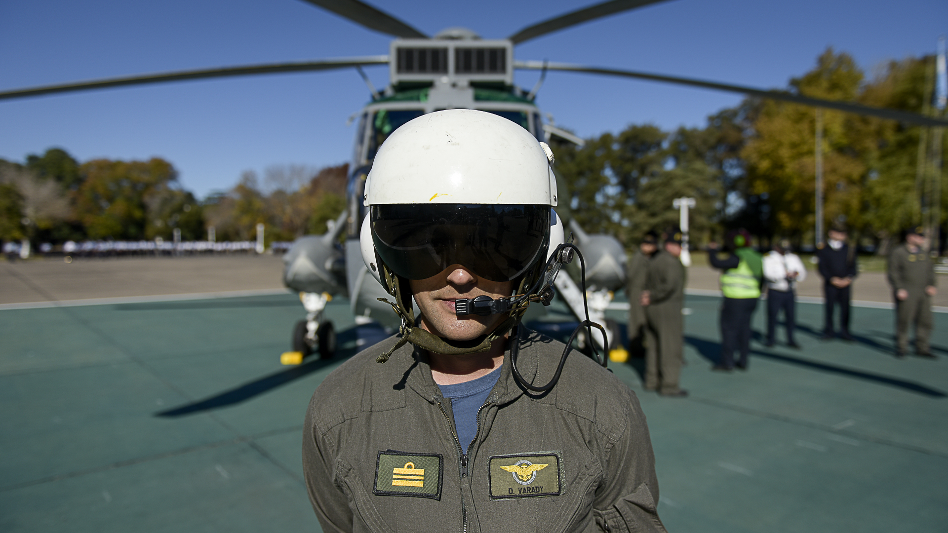 La Armada desplegó uno de los recientemente incorporados helicópteros “Sea King”