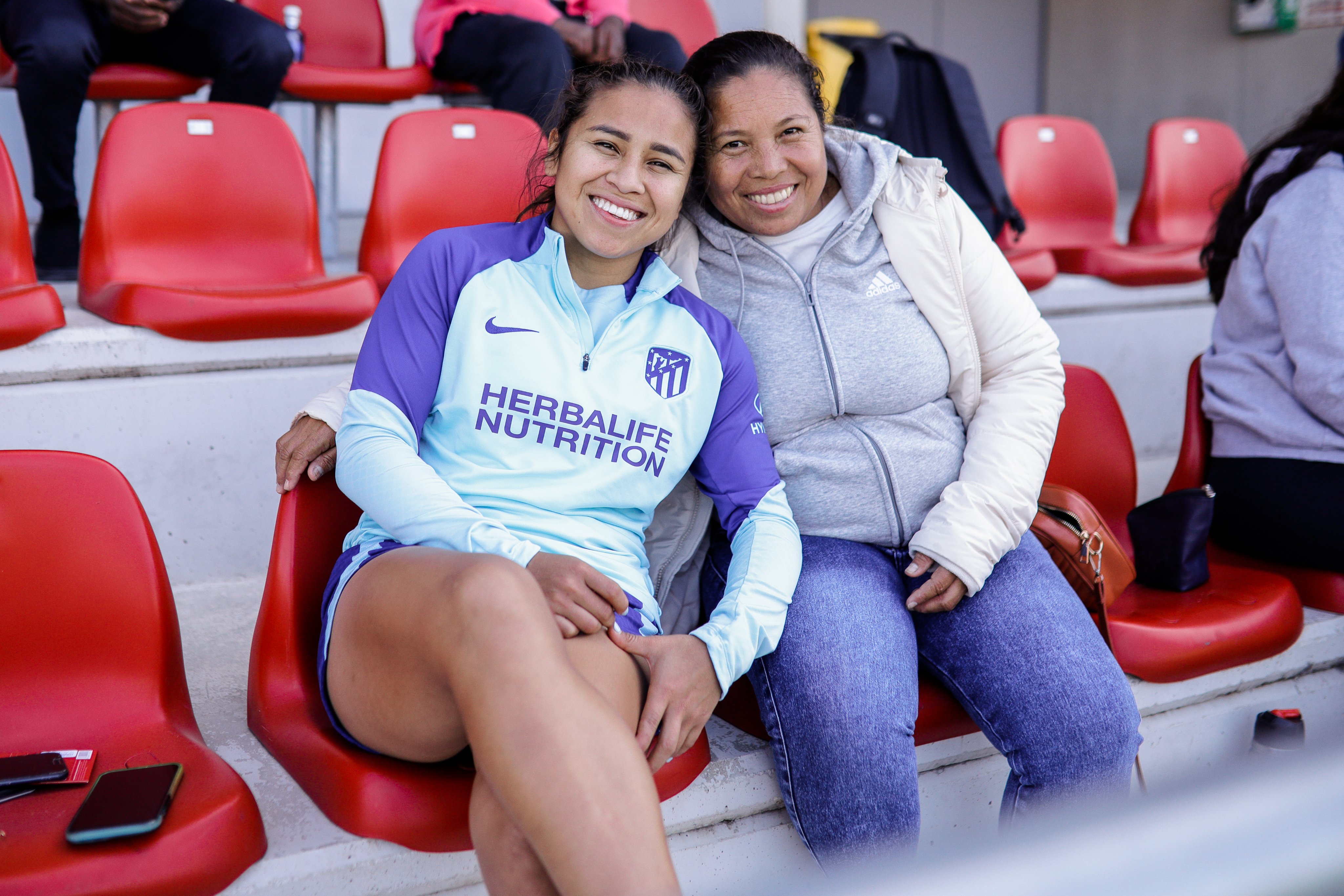El conmovedor regalo del día de las madres que el Atlético de Madrid le dio a Leicy Santos