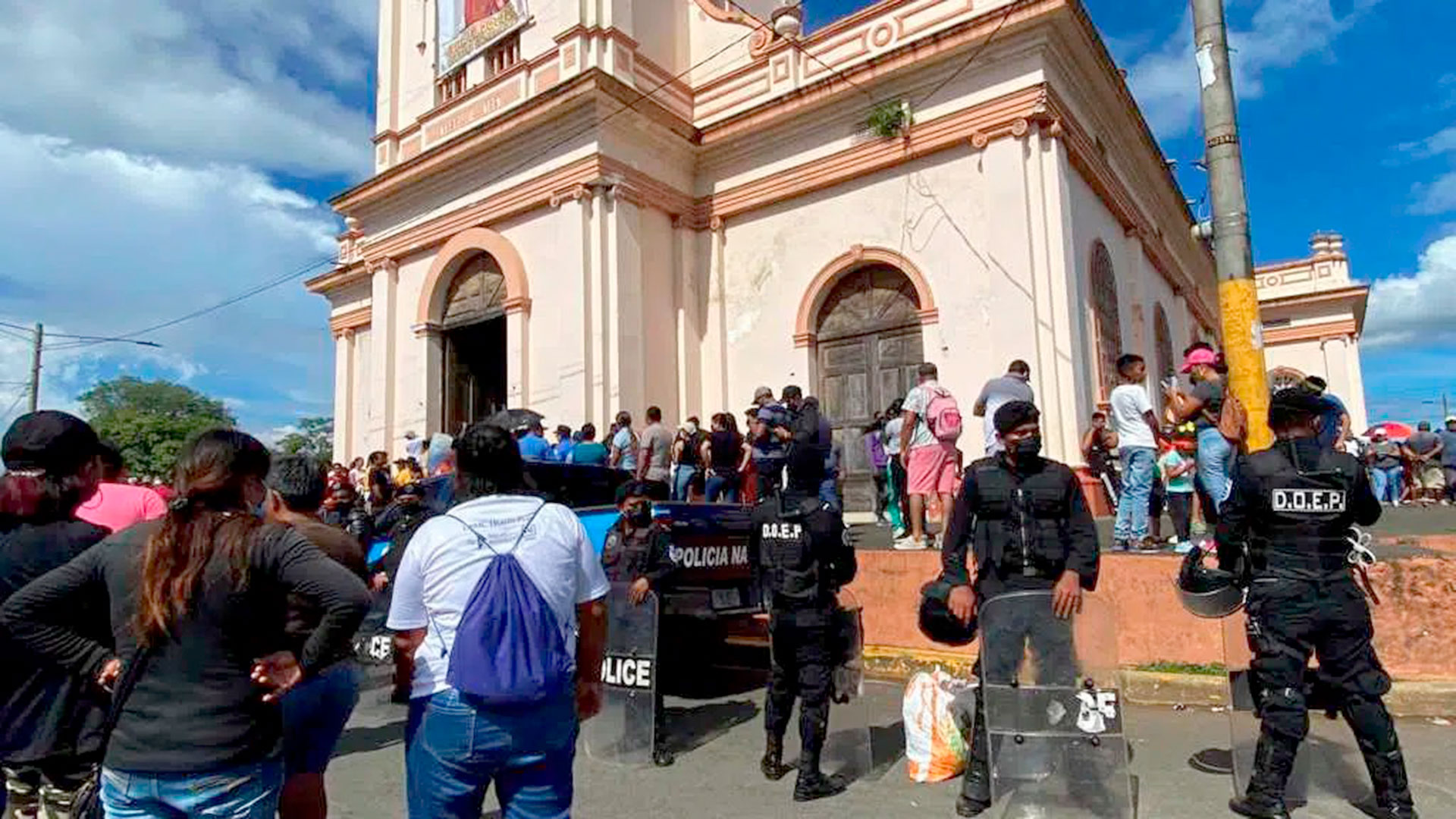 En septiembre de este año, la Policía nicaragüense prohibió la salida de la popular procesión de San Jerónimo, en Masaya. (Foto EFE)