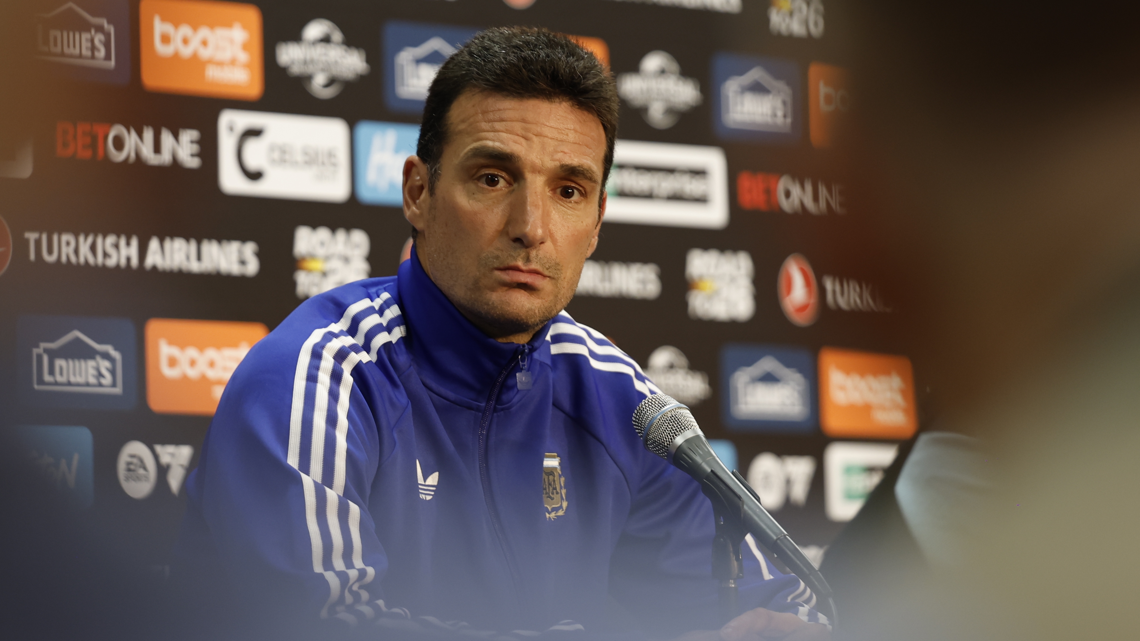 "Me pareci&oacute; de mal gusto": la raz&oacute;n detr&aacute;s del enojo de Scaloni cuando le preguntaron sobre el rol de Messi en la Selecci&oacute;n