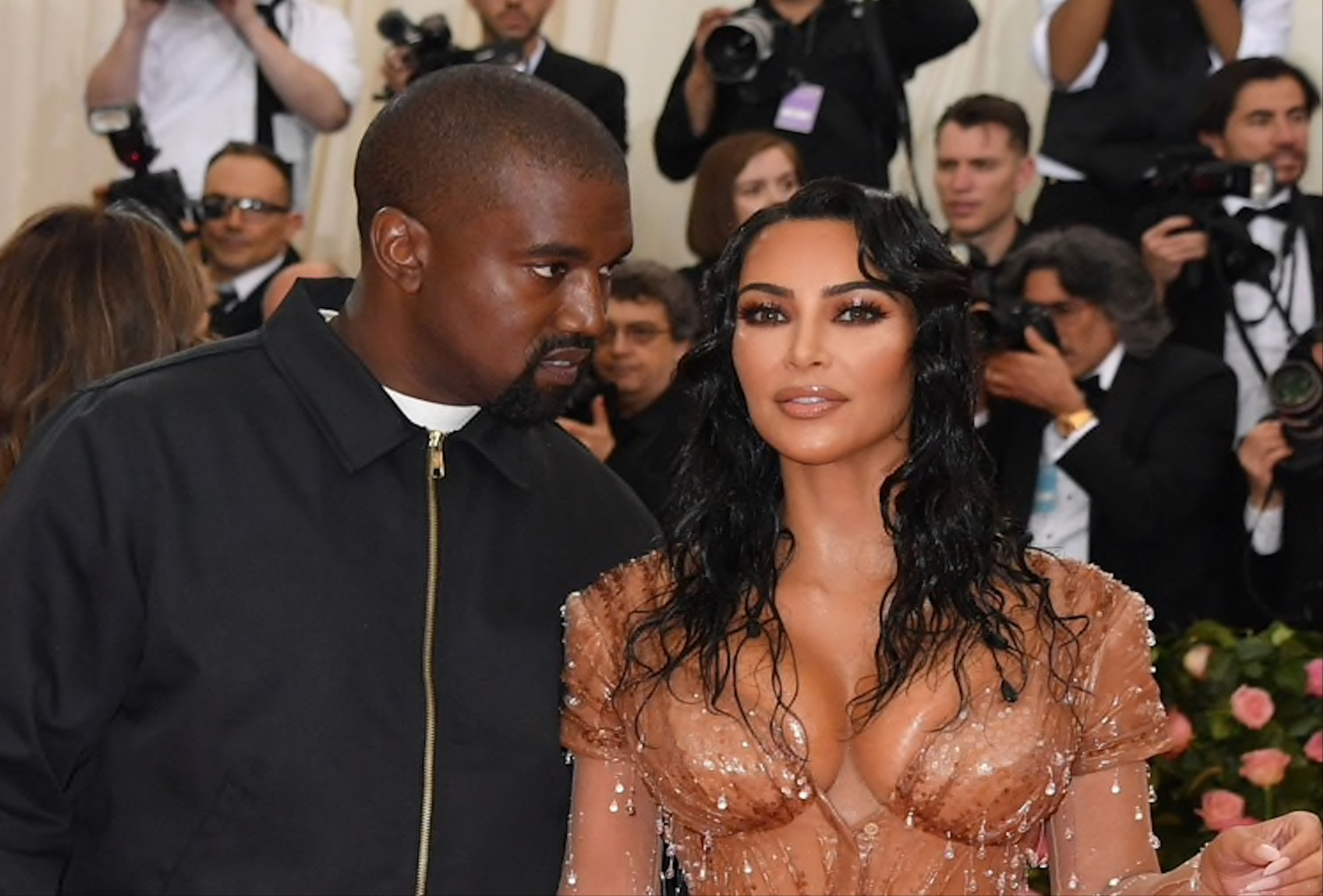 Kim Kardashian y Kanye West están trabajando para salvar su matrimonio  (Foto: Angela Weiss/AFP)