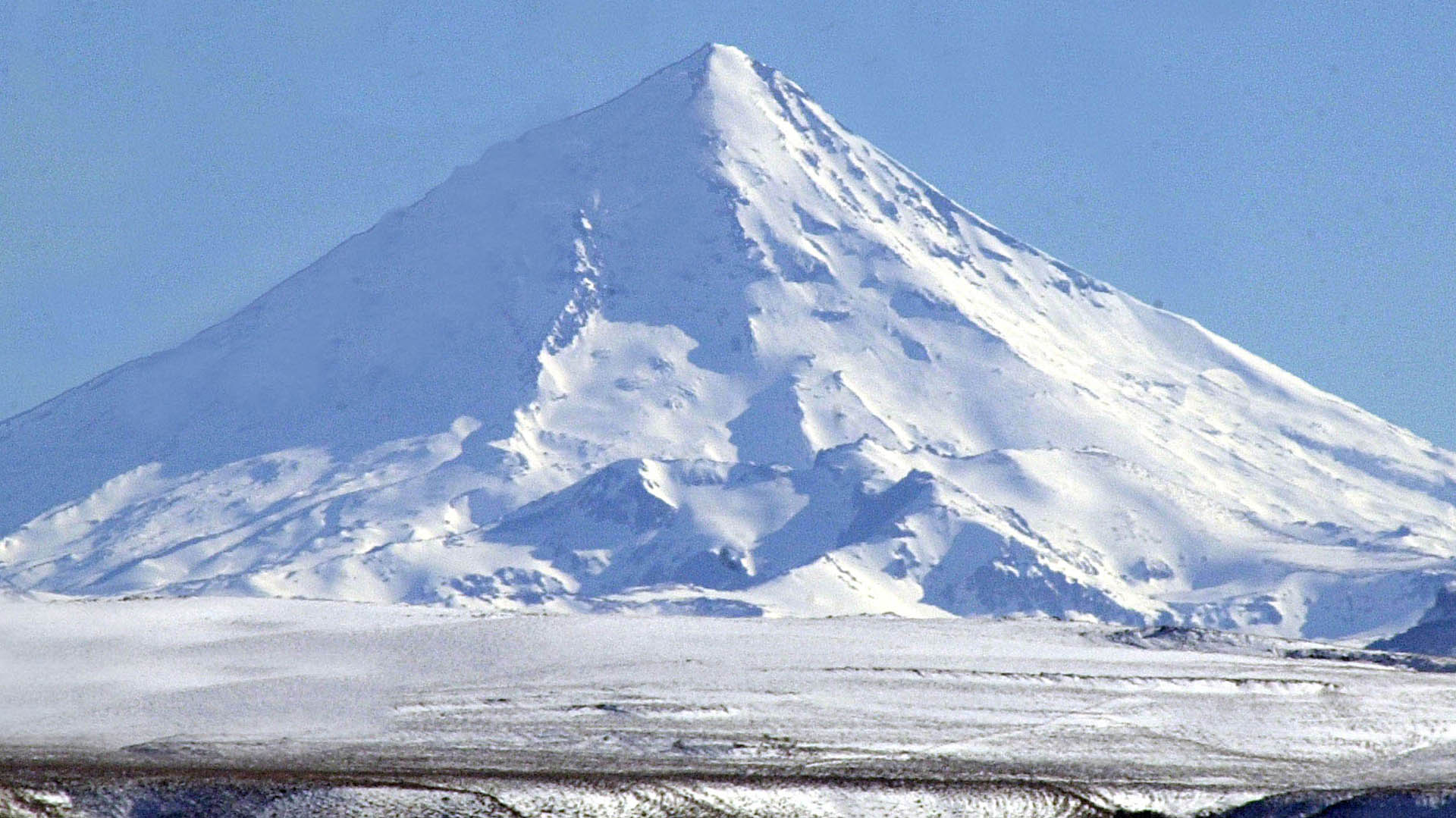 El volcán Lanin está ubicado en Neuquén (Télam)