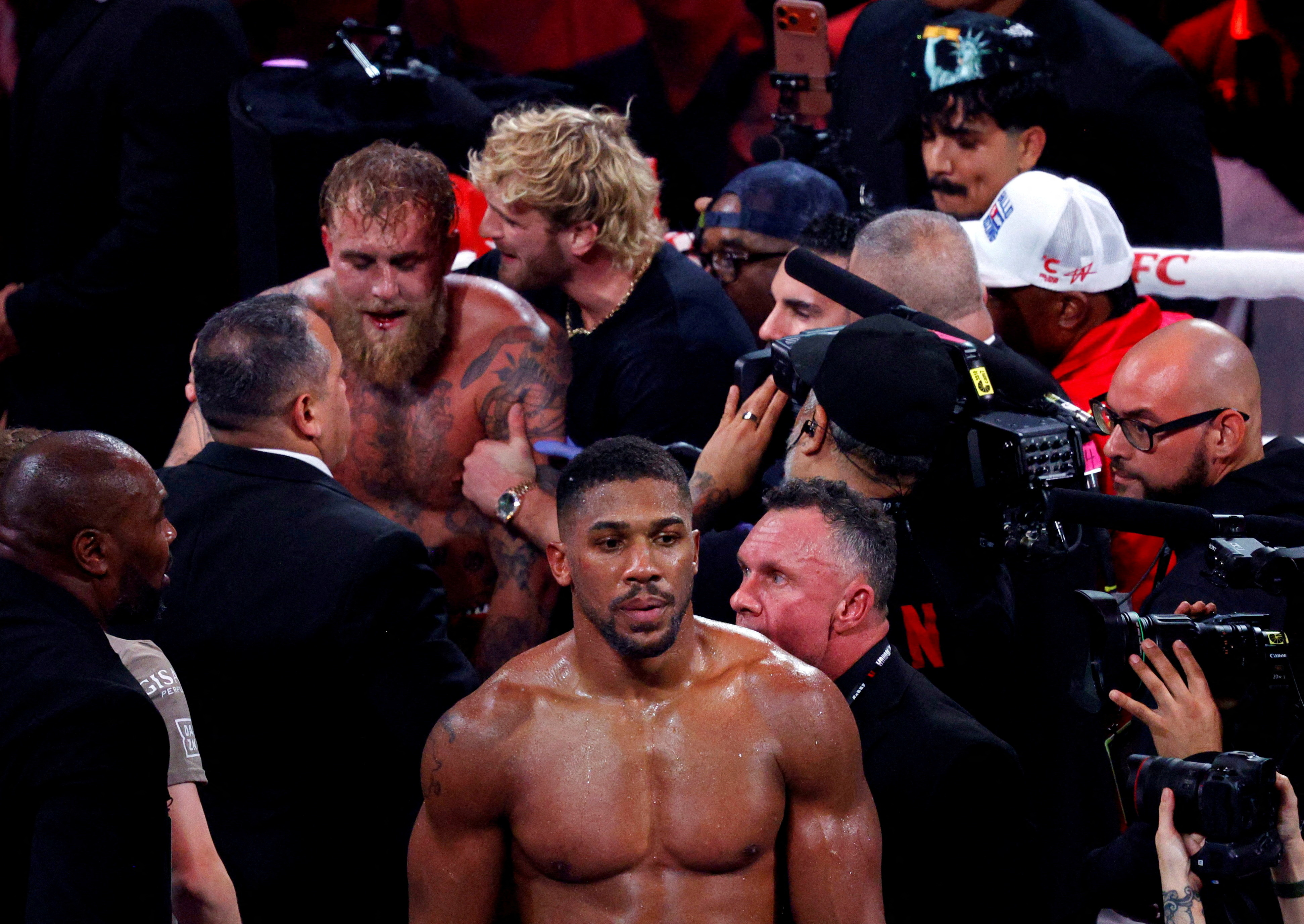 Jake Paul revel&oacute; que la fractura de mand&iacute;bula que le provoc&oacute; Joshua lo podr&iacute;a dejar fuera del boxeo para siempre