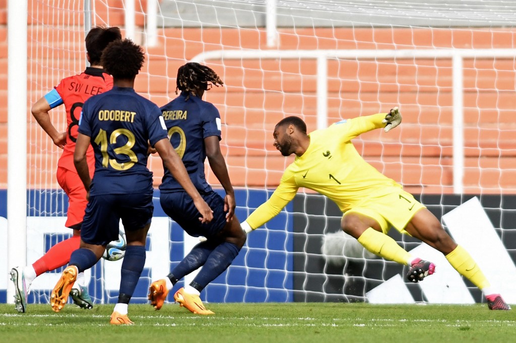 Seungwon Lee marcó el 1-0 de Corea del Sur ante Francia en el Mundial Sub 20  (Andres Larrovere / AFP)