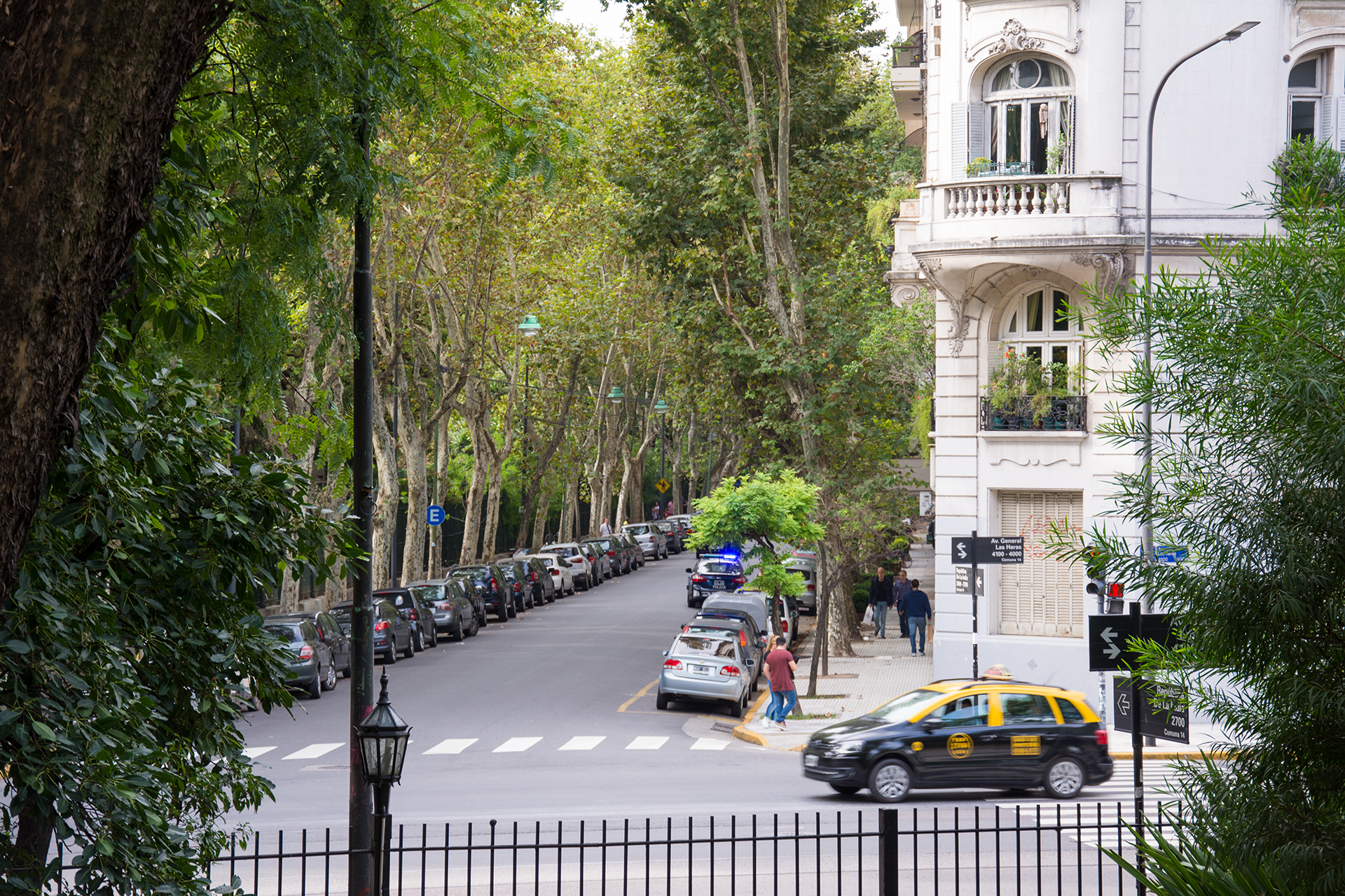 Intersección de la Avenida Las Heras y República de la India visto desde el Jardín Botánico (Foto Gentileza: Bresson Realty Buenos Aires)