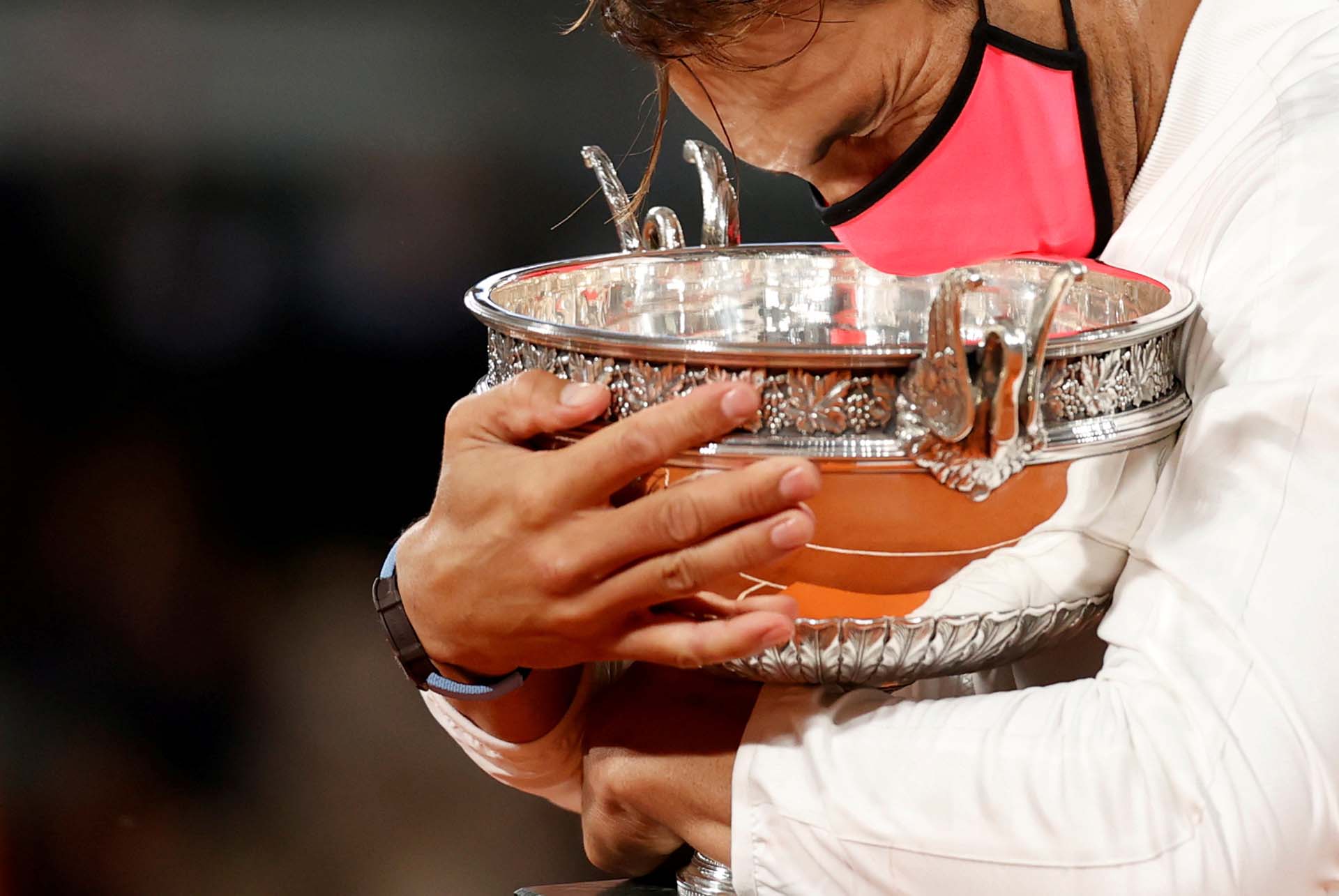 Rafael Nadal celebra su nueva victoria en el Torneo de Roland Garros tras derrotar a Noccka Djokovis en la final (11 de octubre)T
