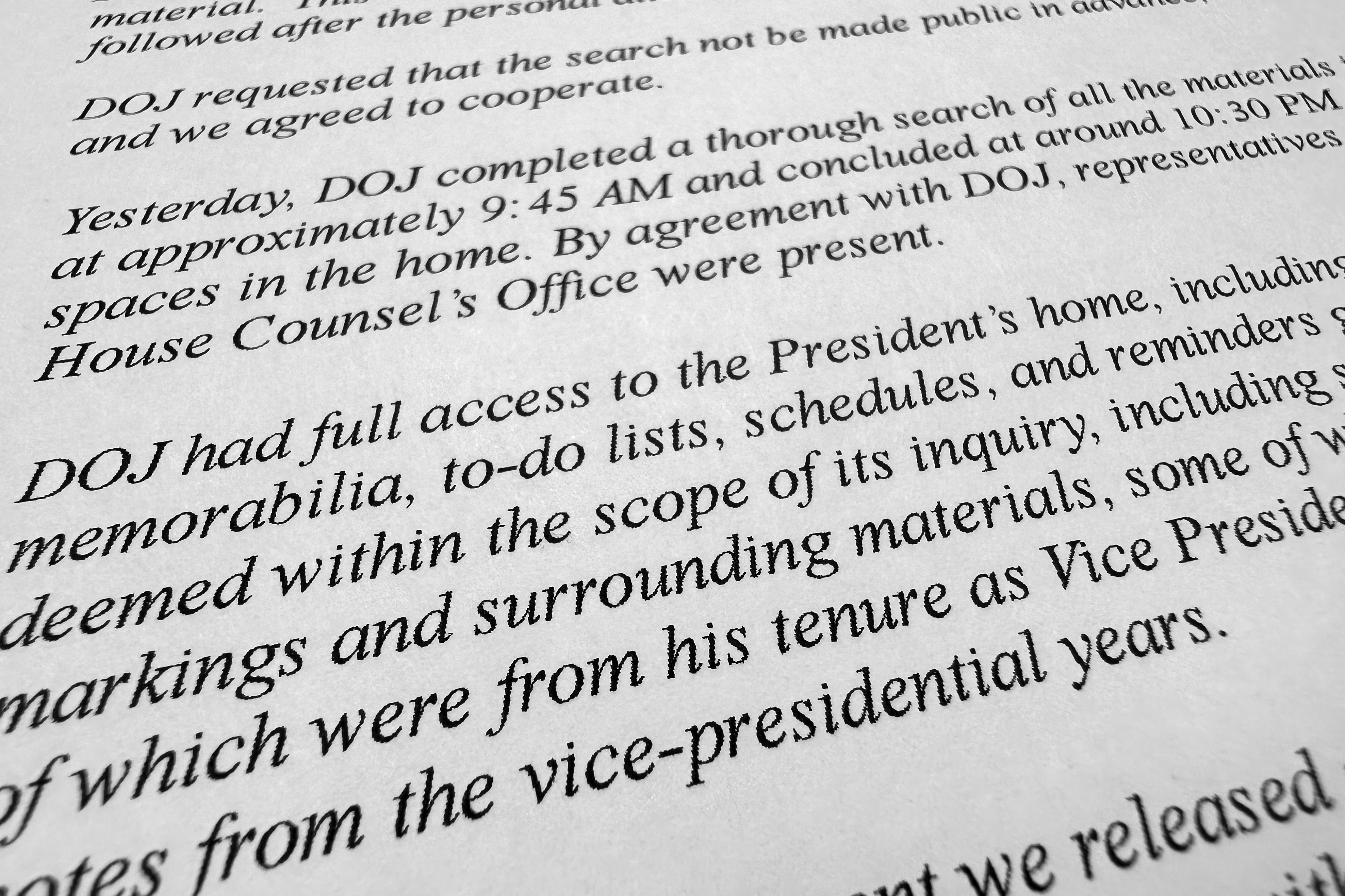 ARCHIVO - El comunicado del abogado personal del presidente Joe Biden el sábado 21 de enero de 2021. (AP Foto/Jon Elswick, Archivo)